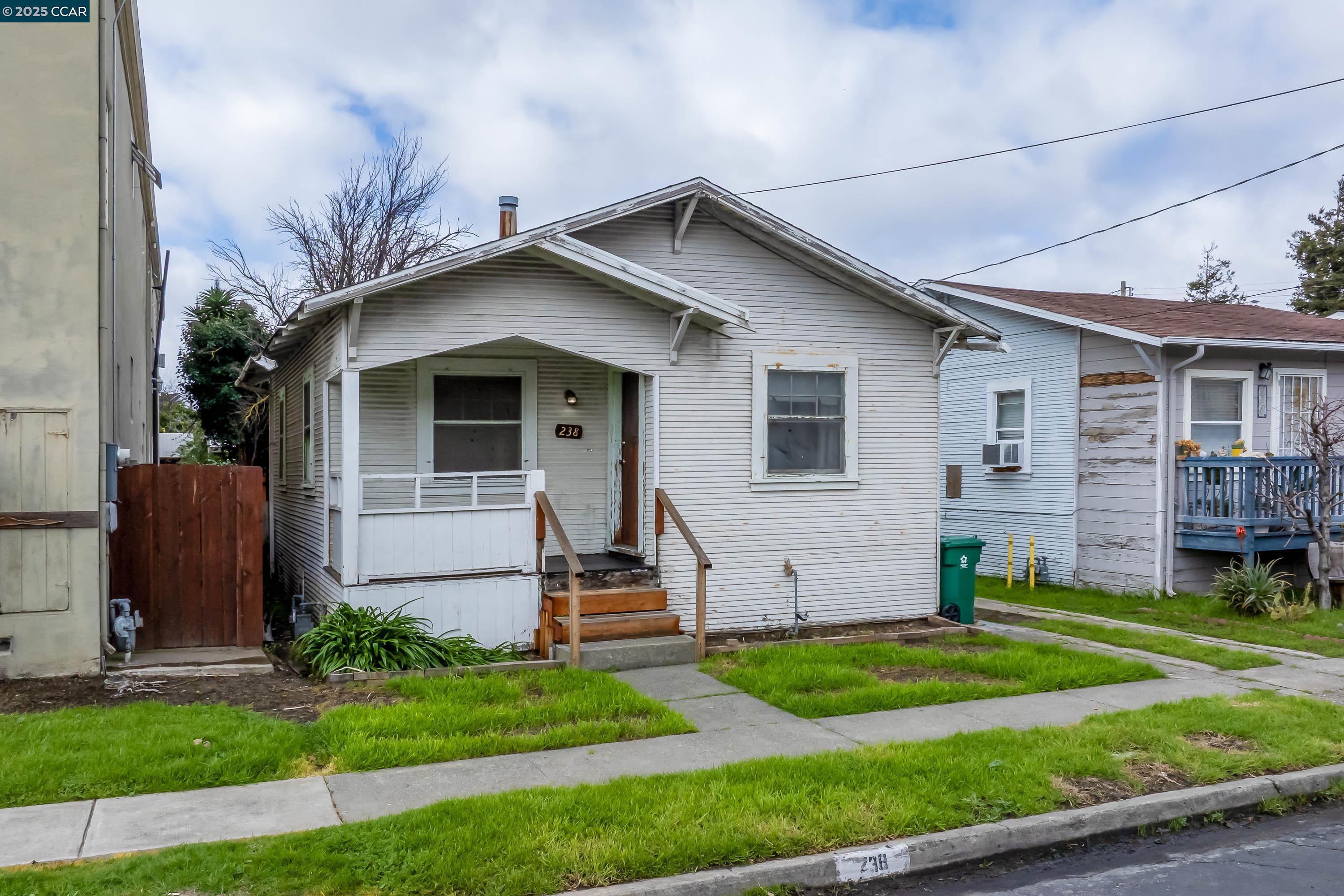 238 Vaqueros Ave