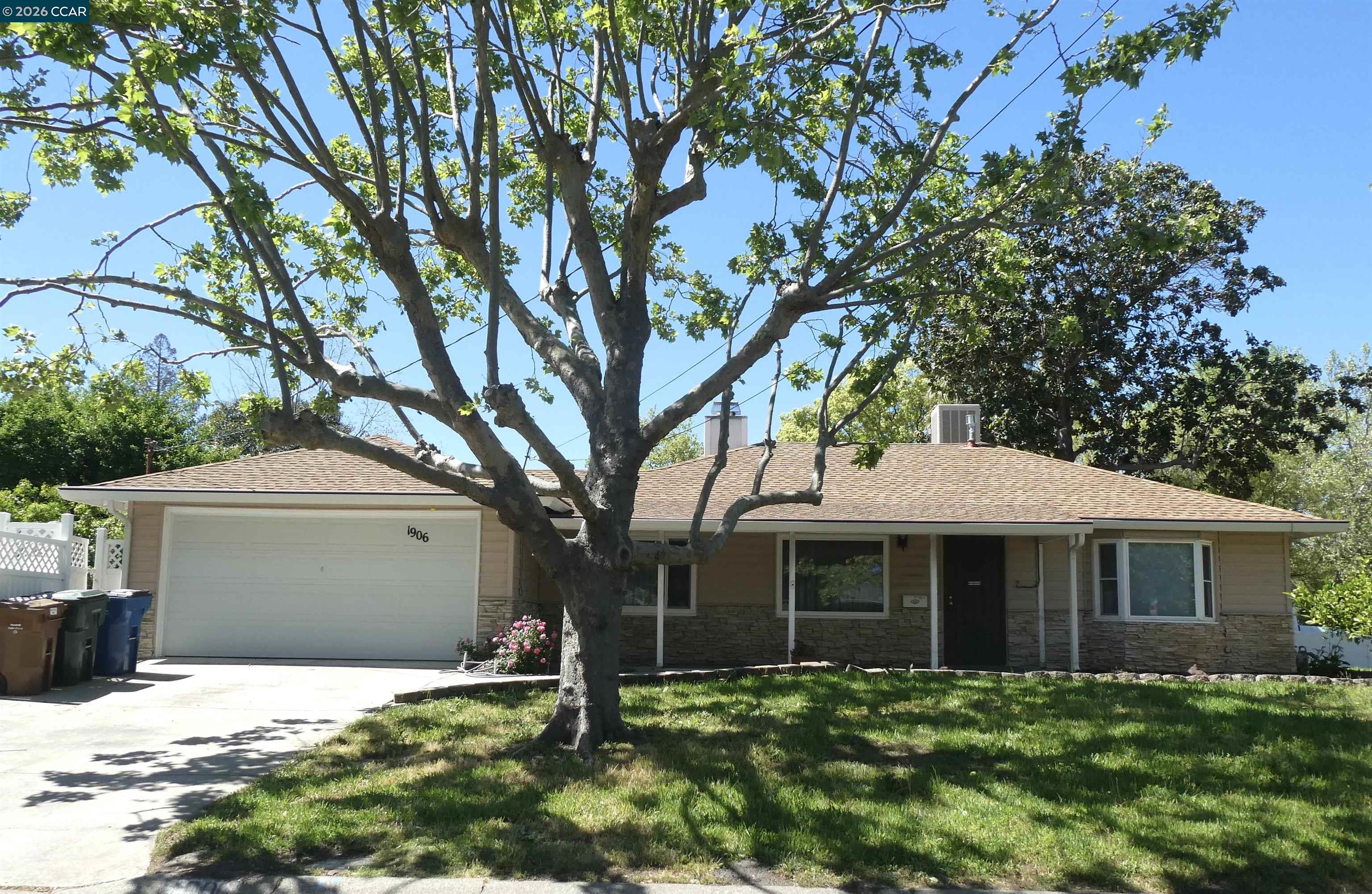 1906 Carolyn Dr