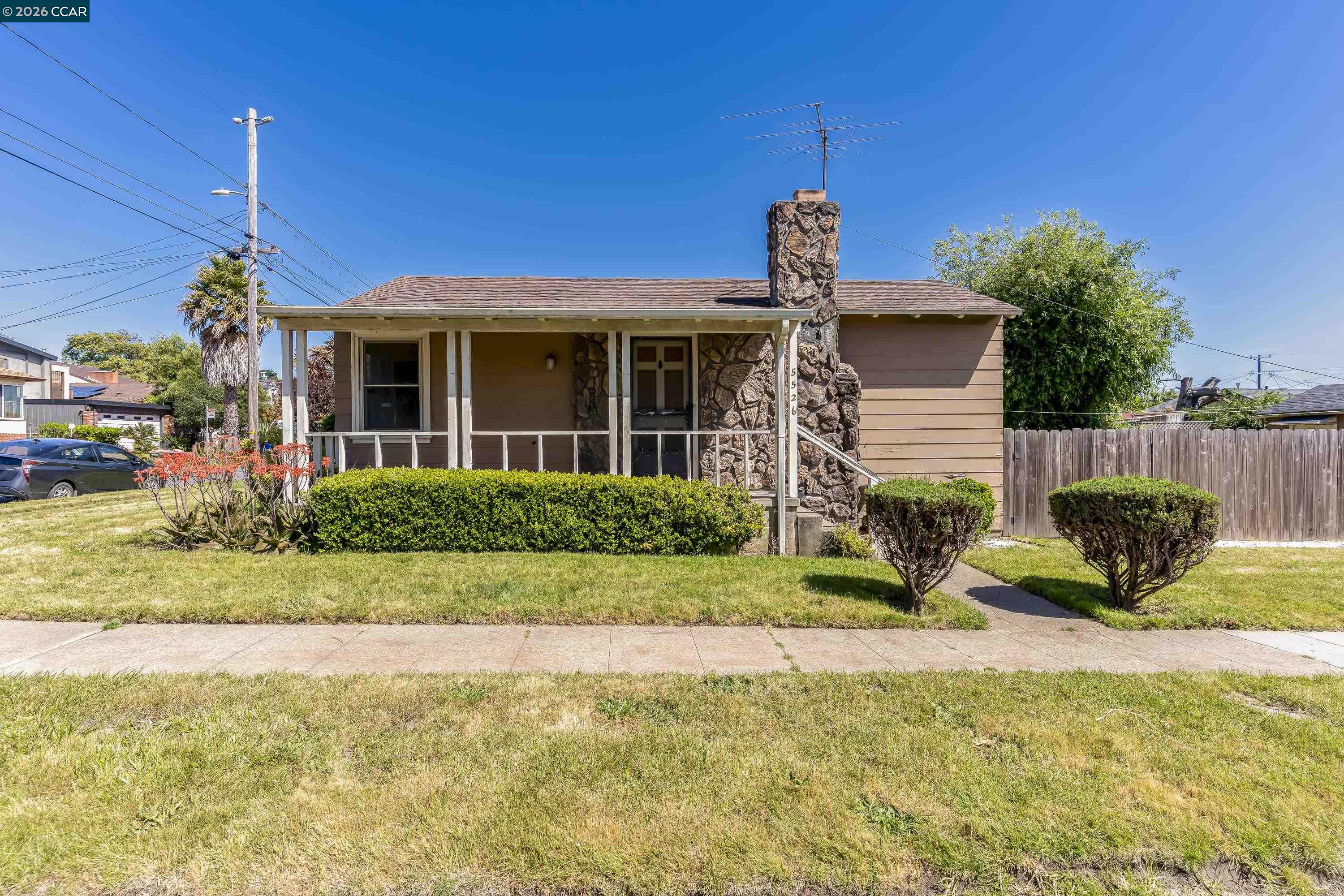 5526 Carl Ave