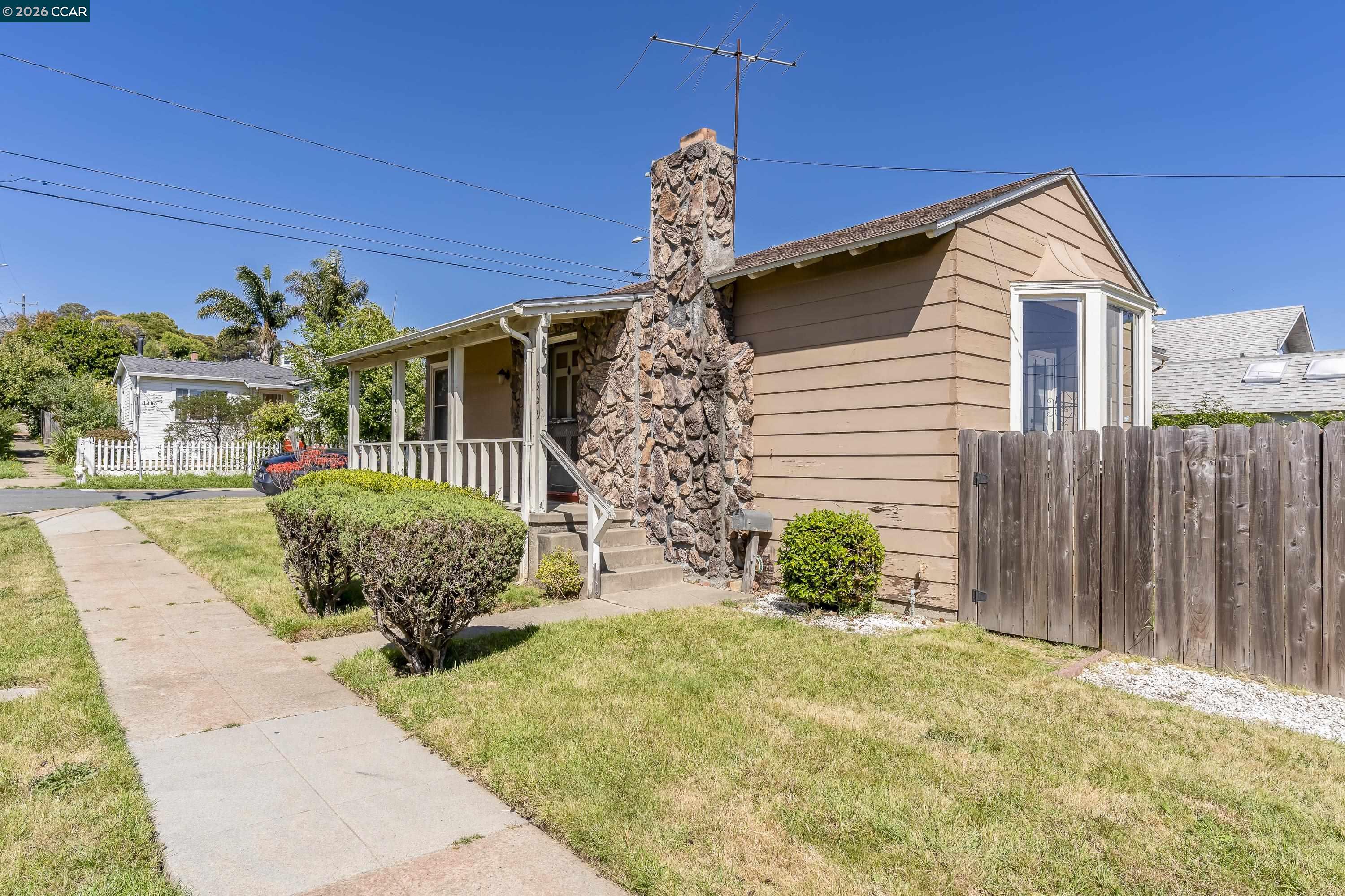 5526 Carl Ave