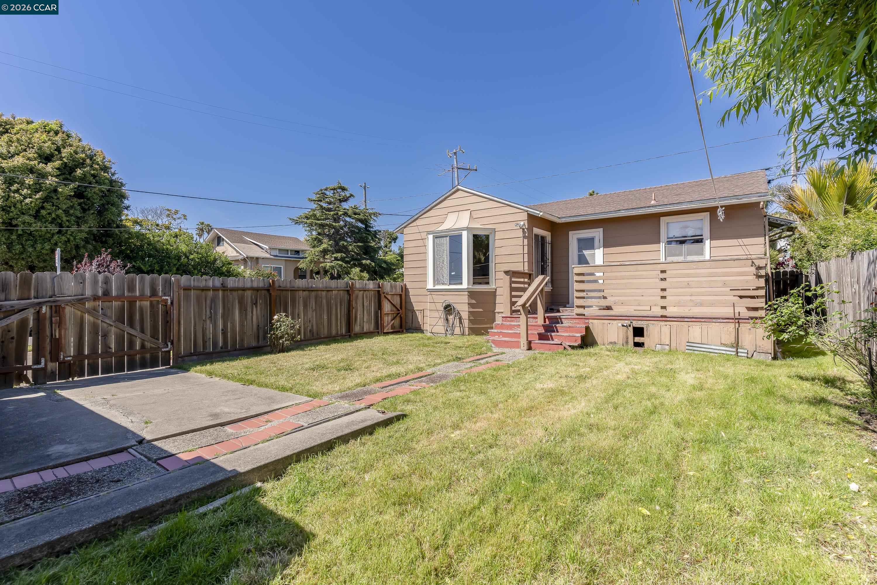 5526 Carl Ave