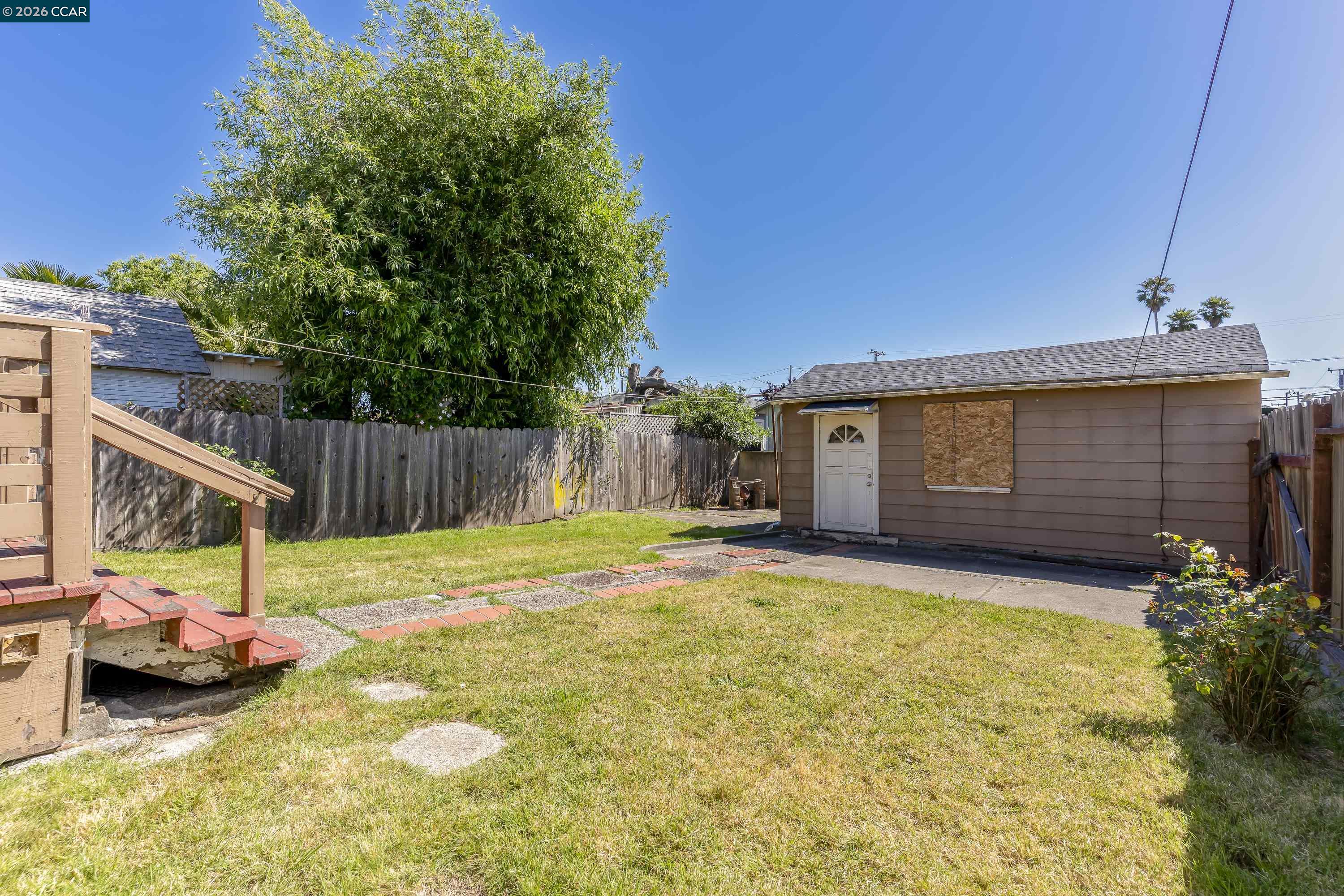 5526 Carl Ave