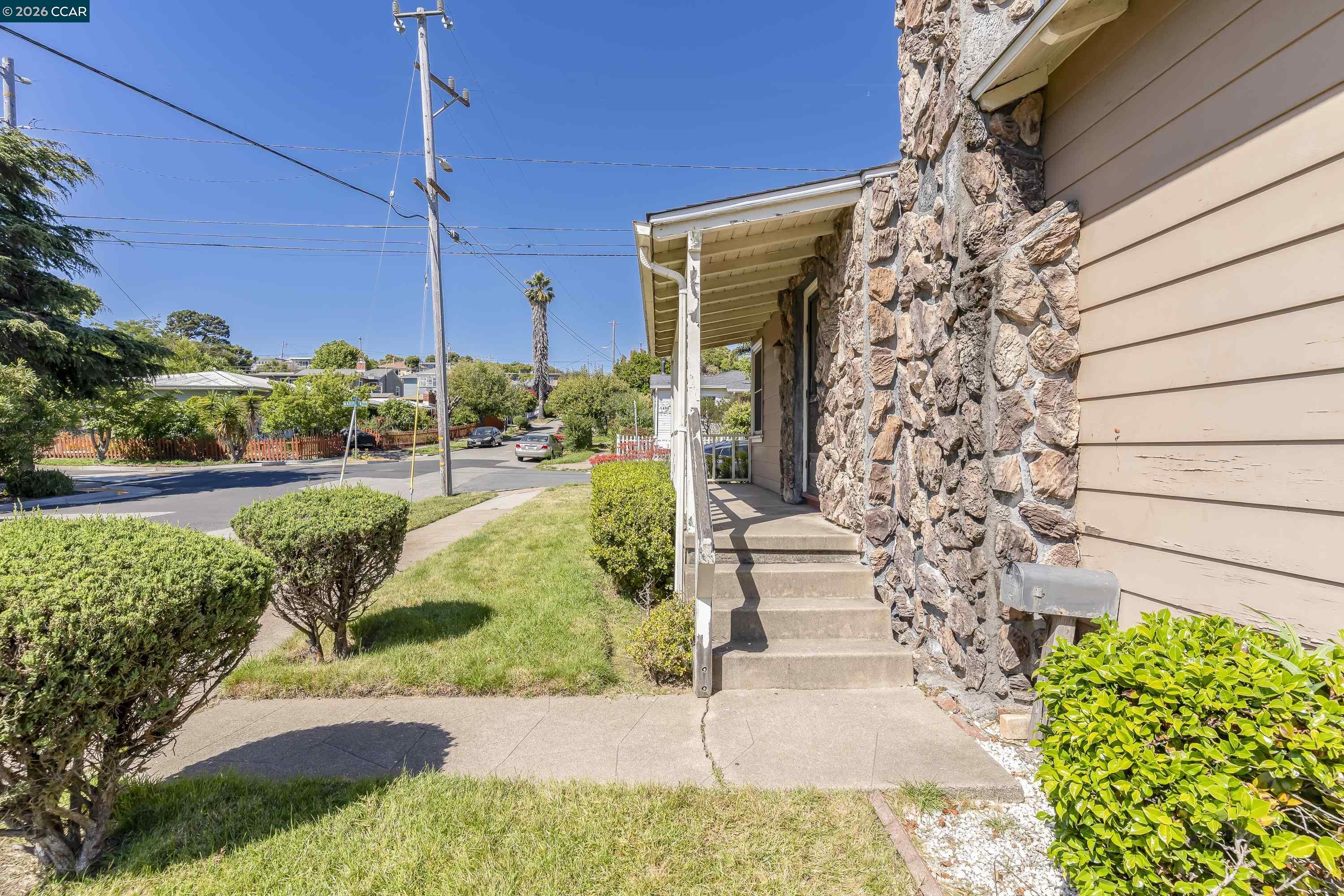 5526 Carl Ave