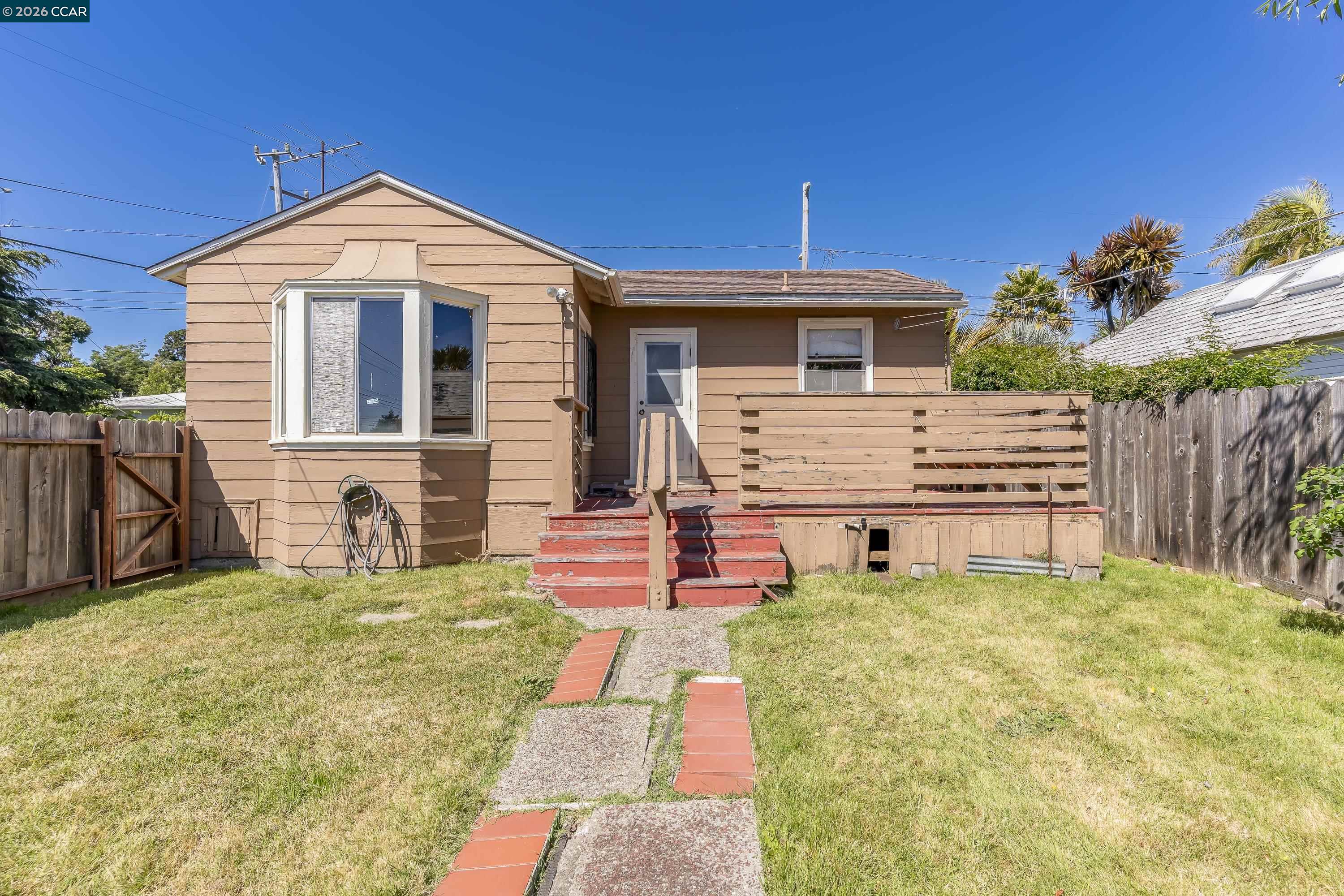 5526 Carl Ave