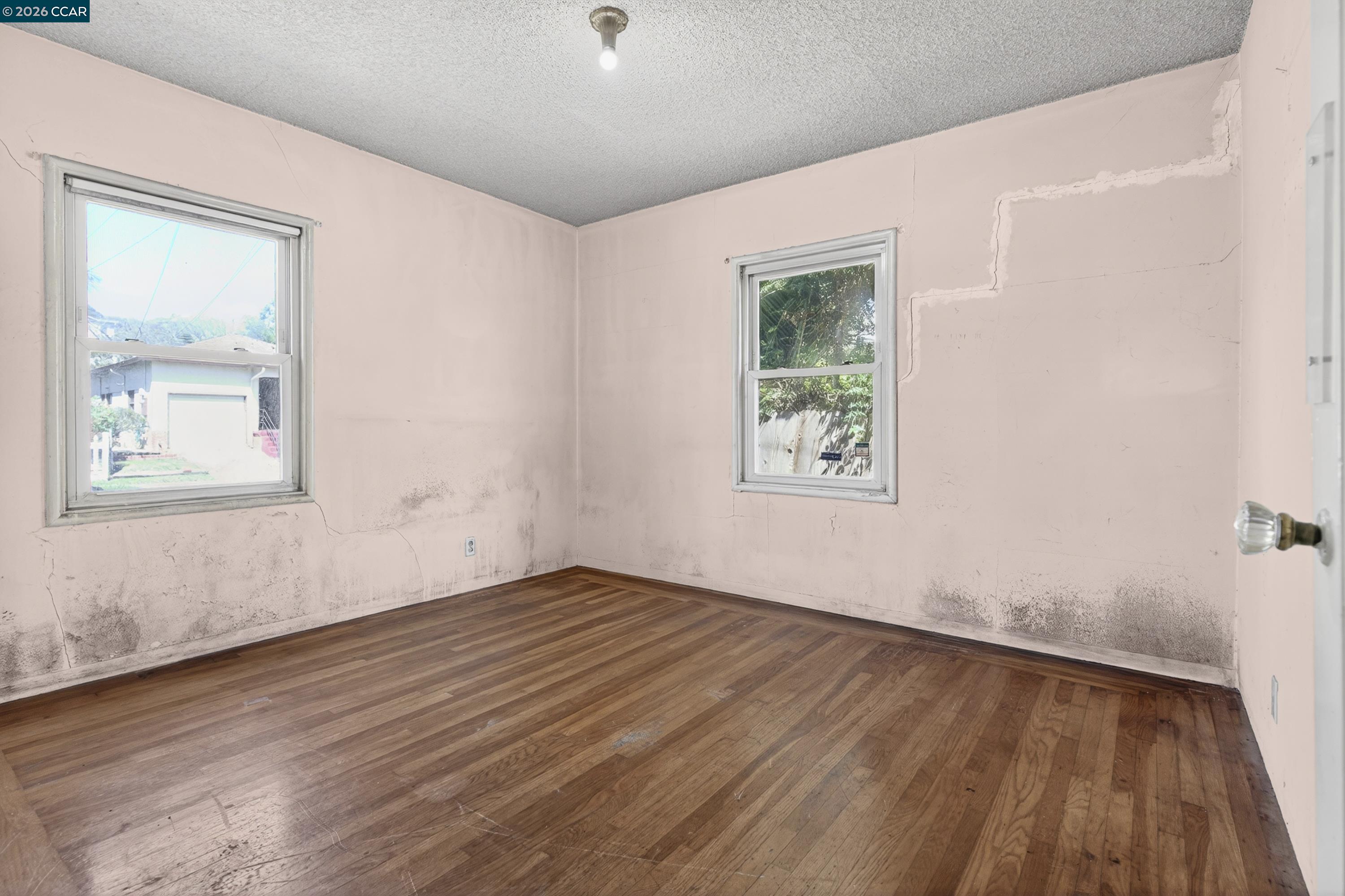 5526 Carl Ave