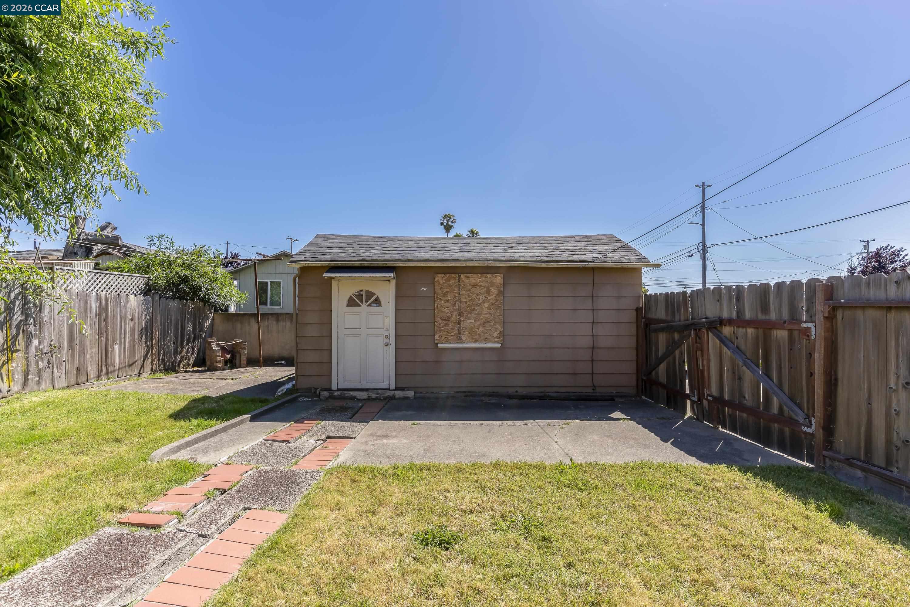 5526 Carl Ave