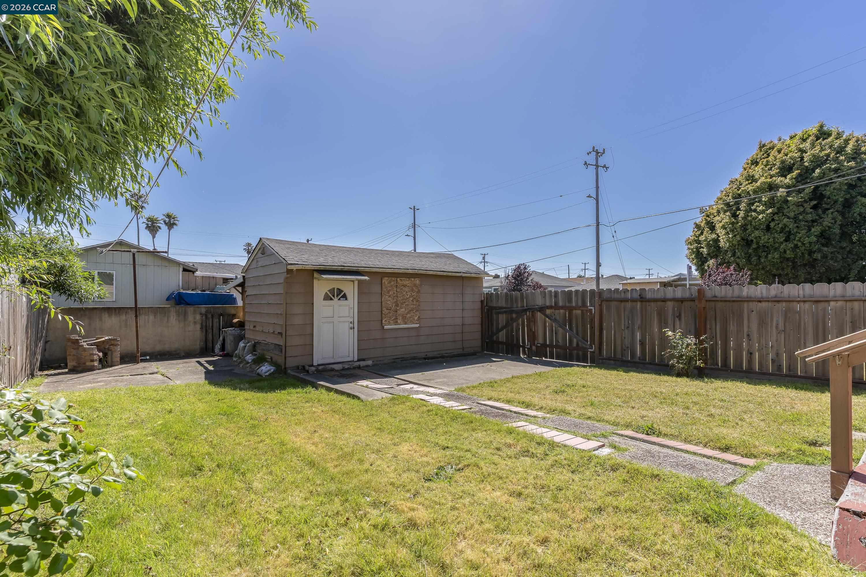 5526 Carl Ave