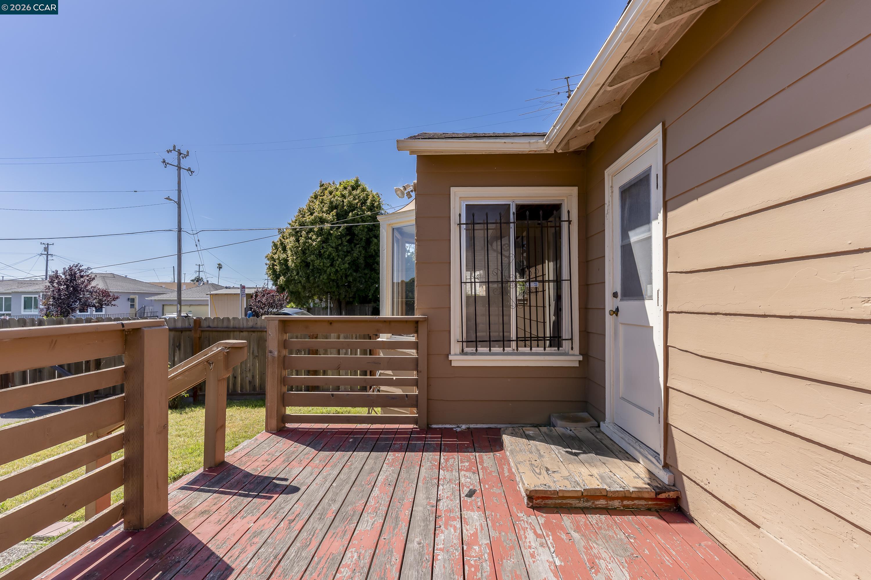 5526 Carl Ave