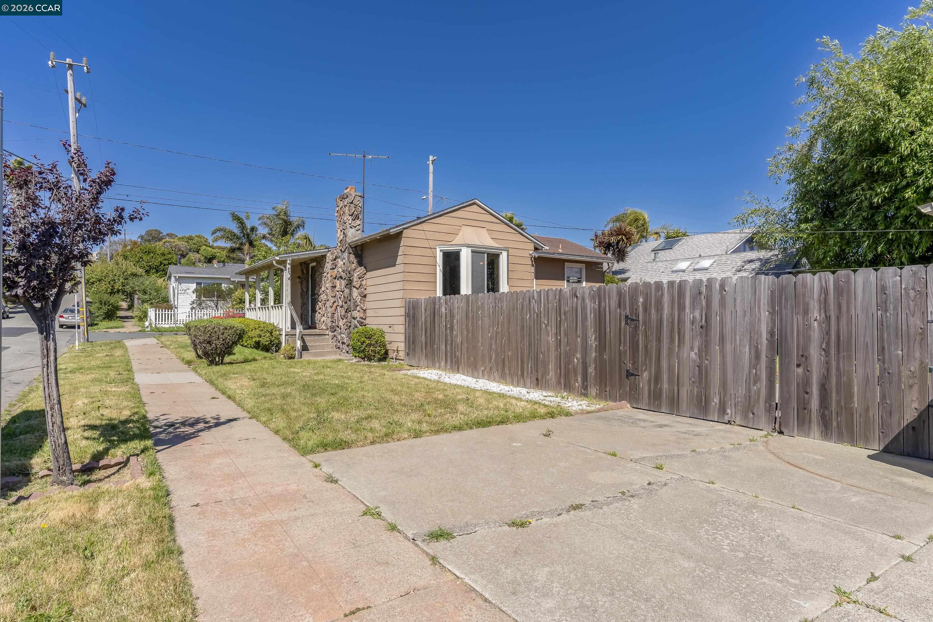 5526 Carl Ave