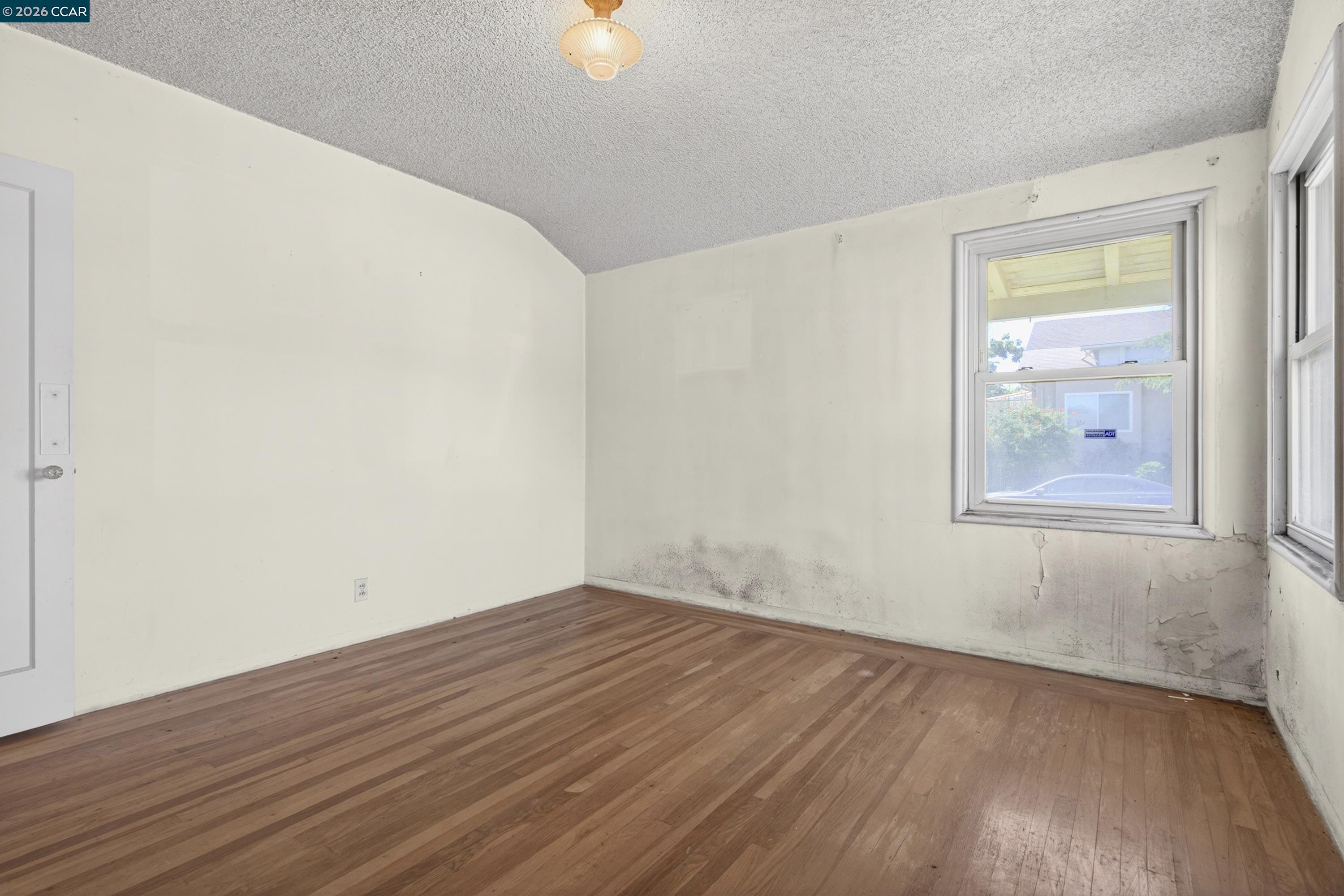 5526 Carl Ave