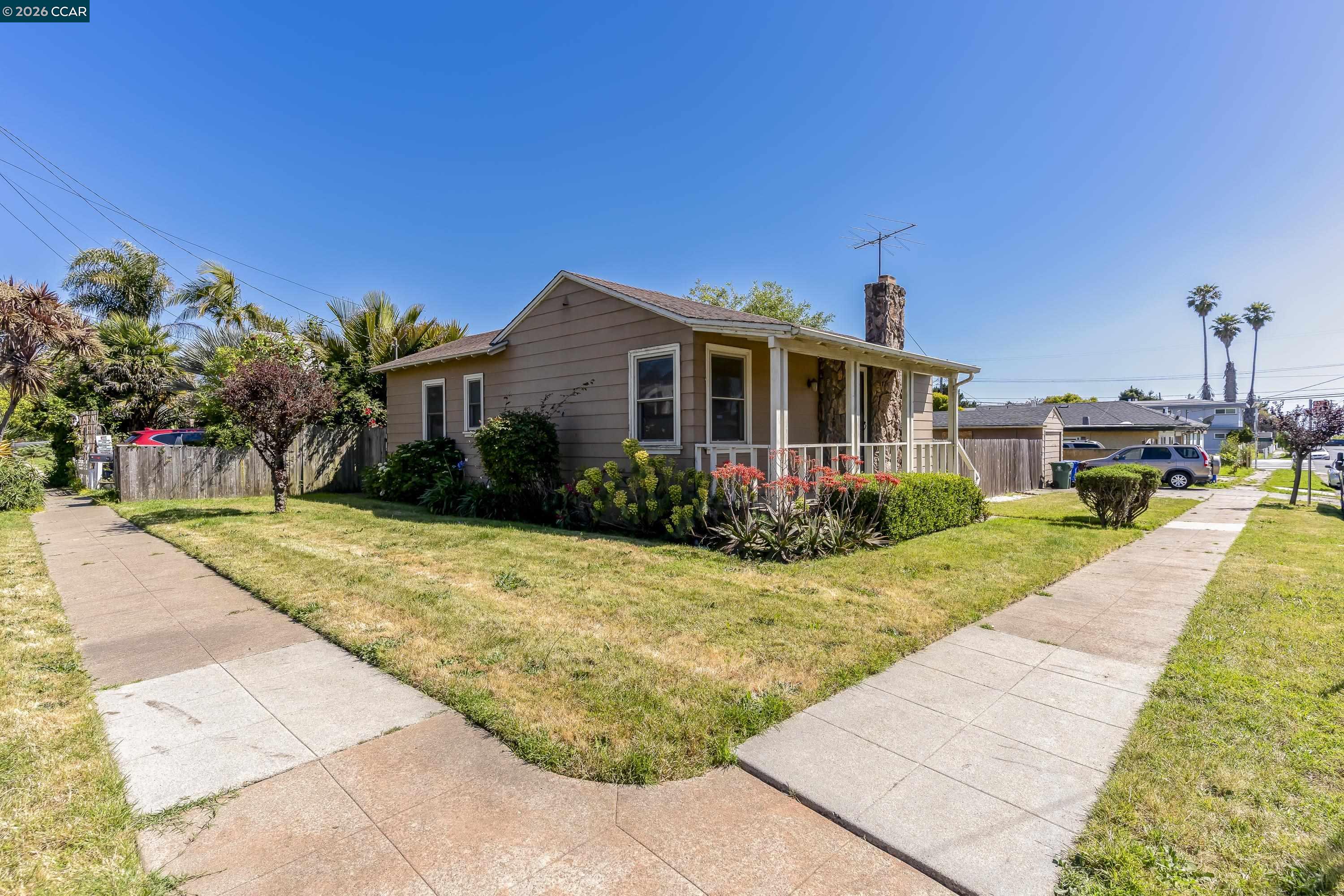 5526 Carl Ave