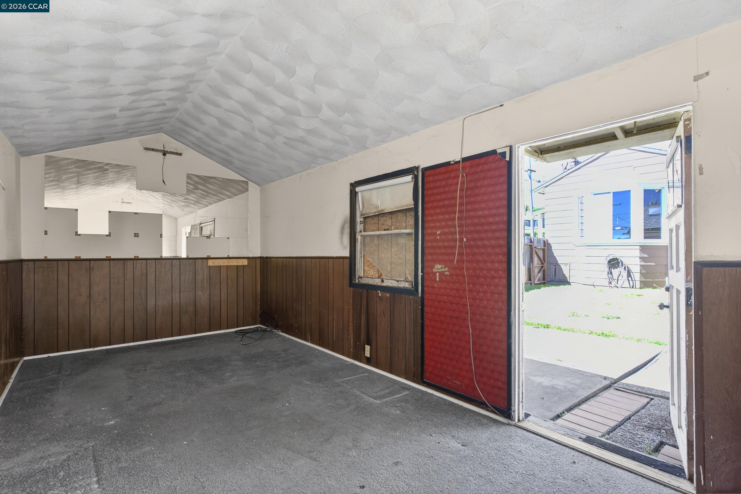 5526 Carl Ave