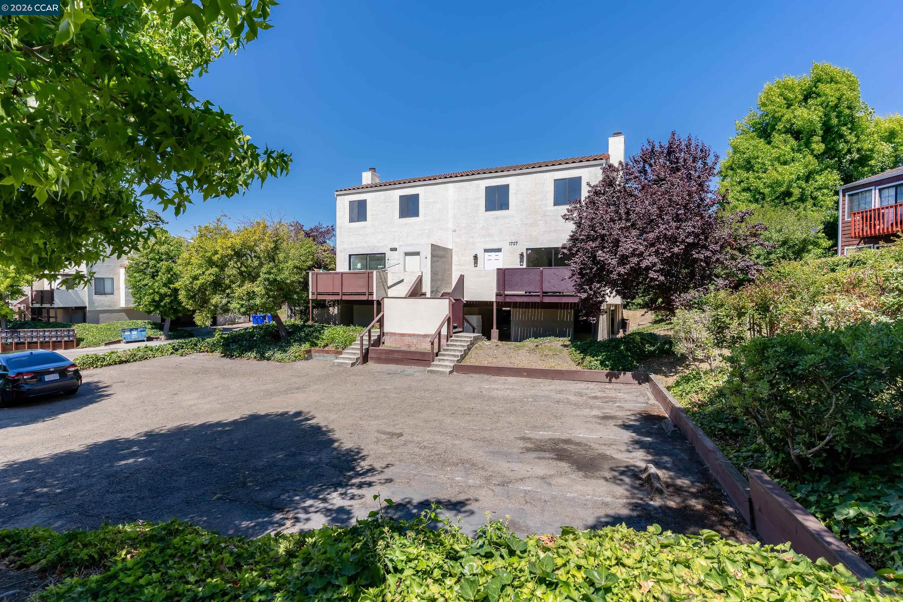 1707 Dalessi Dr