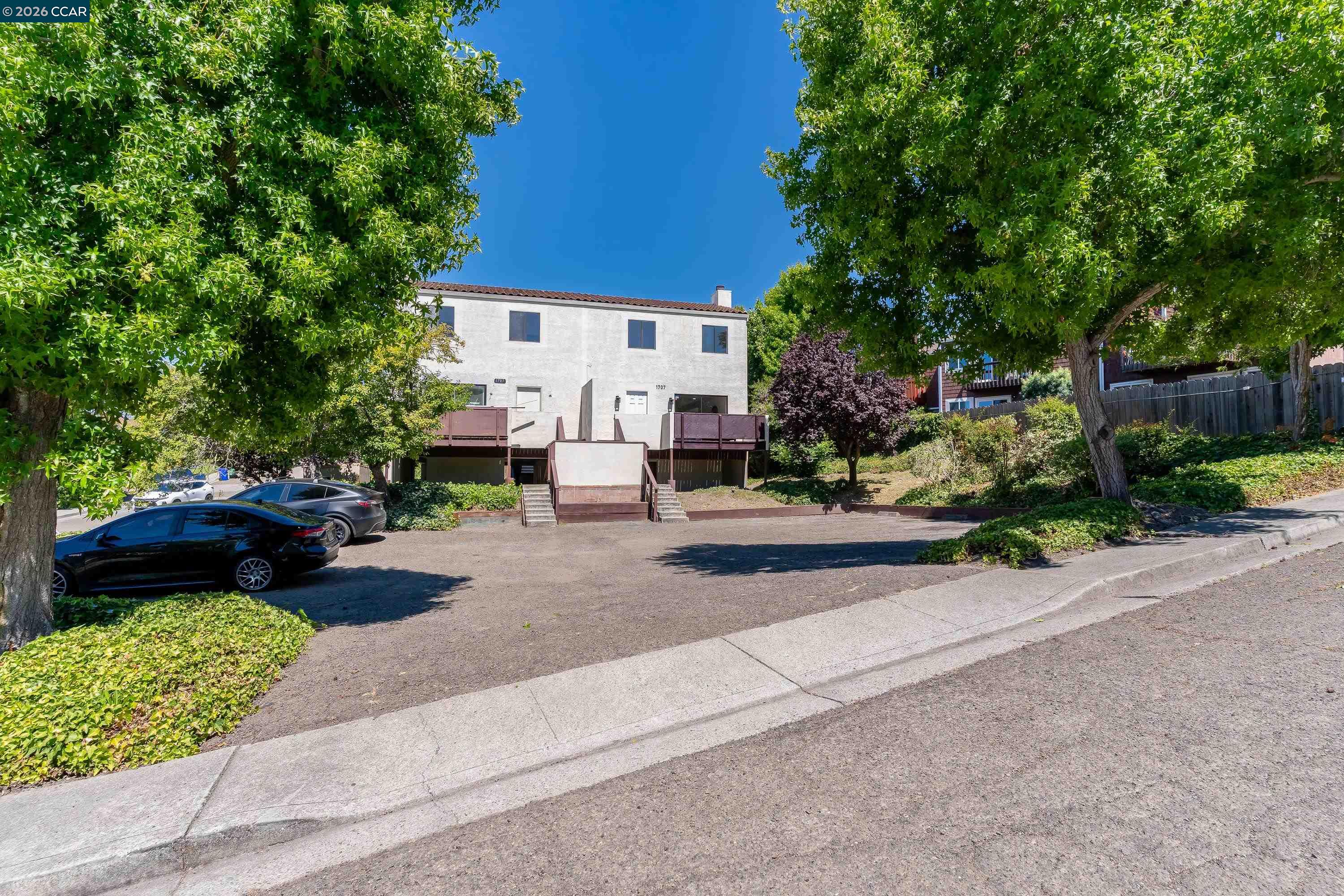 1707 Dalessi Dr