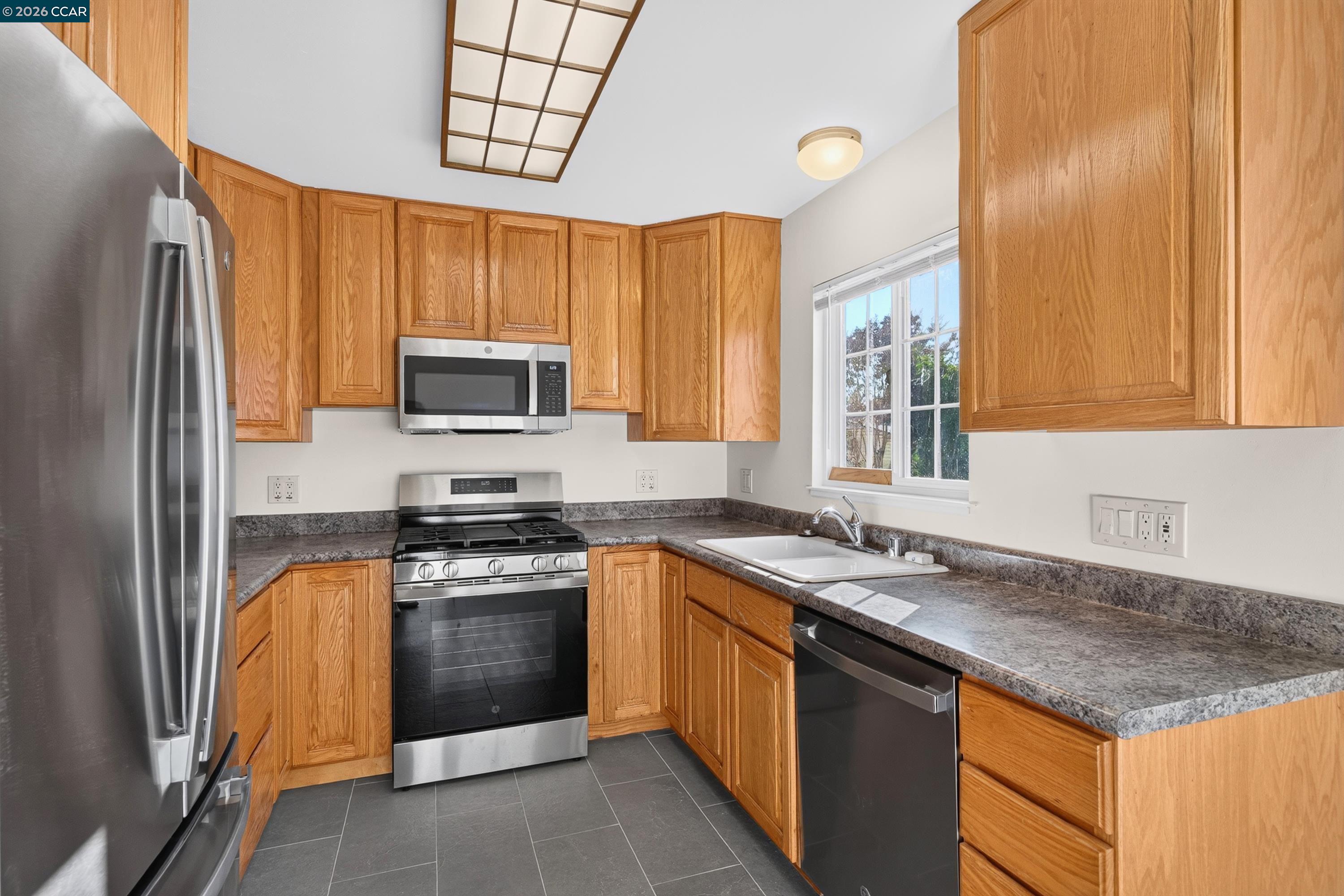 831 Fulton Way