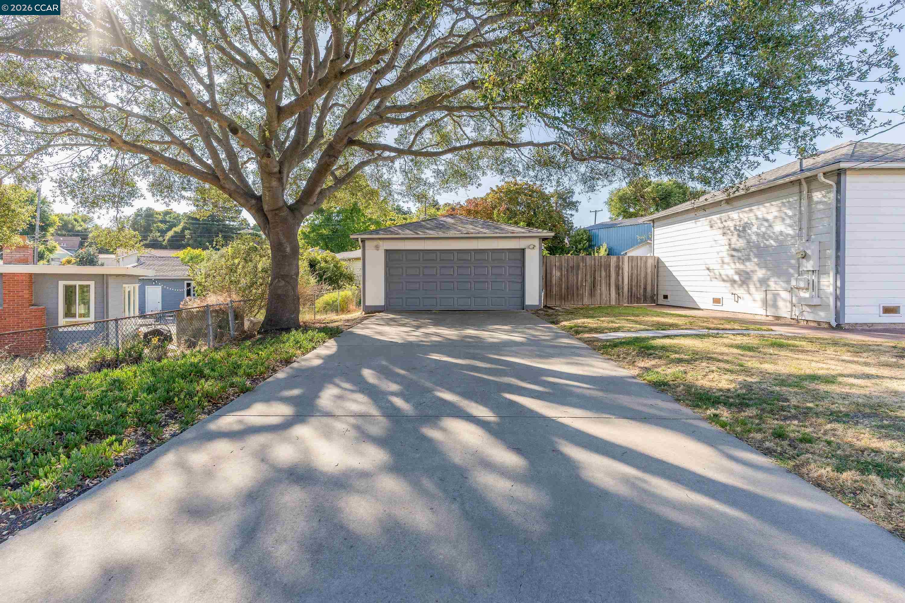 831 Fulton Way