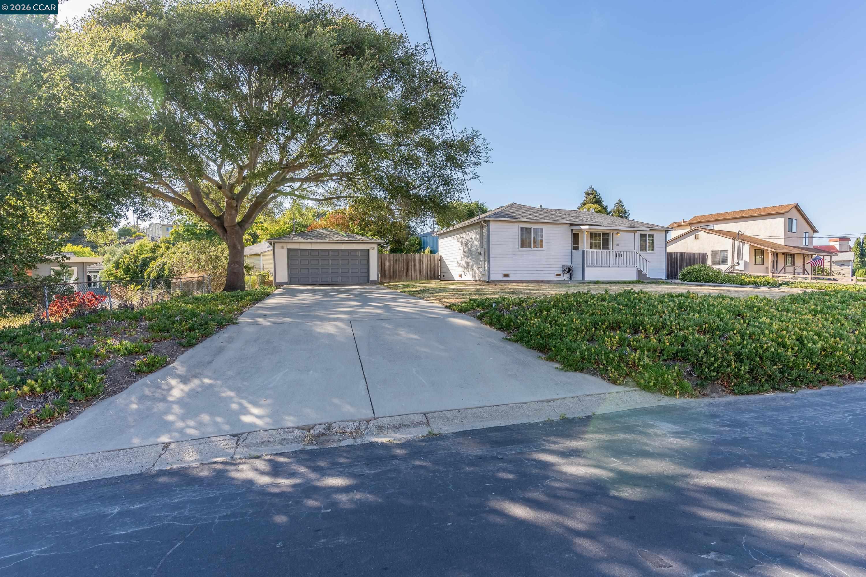 831 Fulton Way