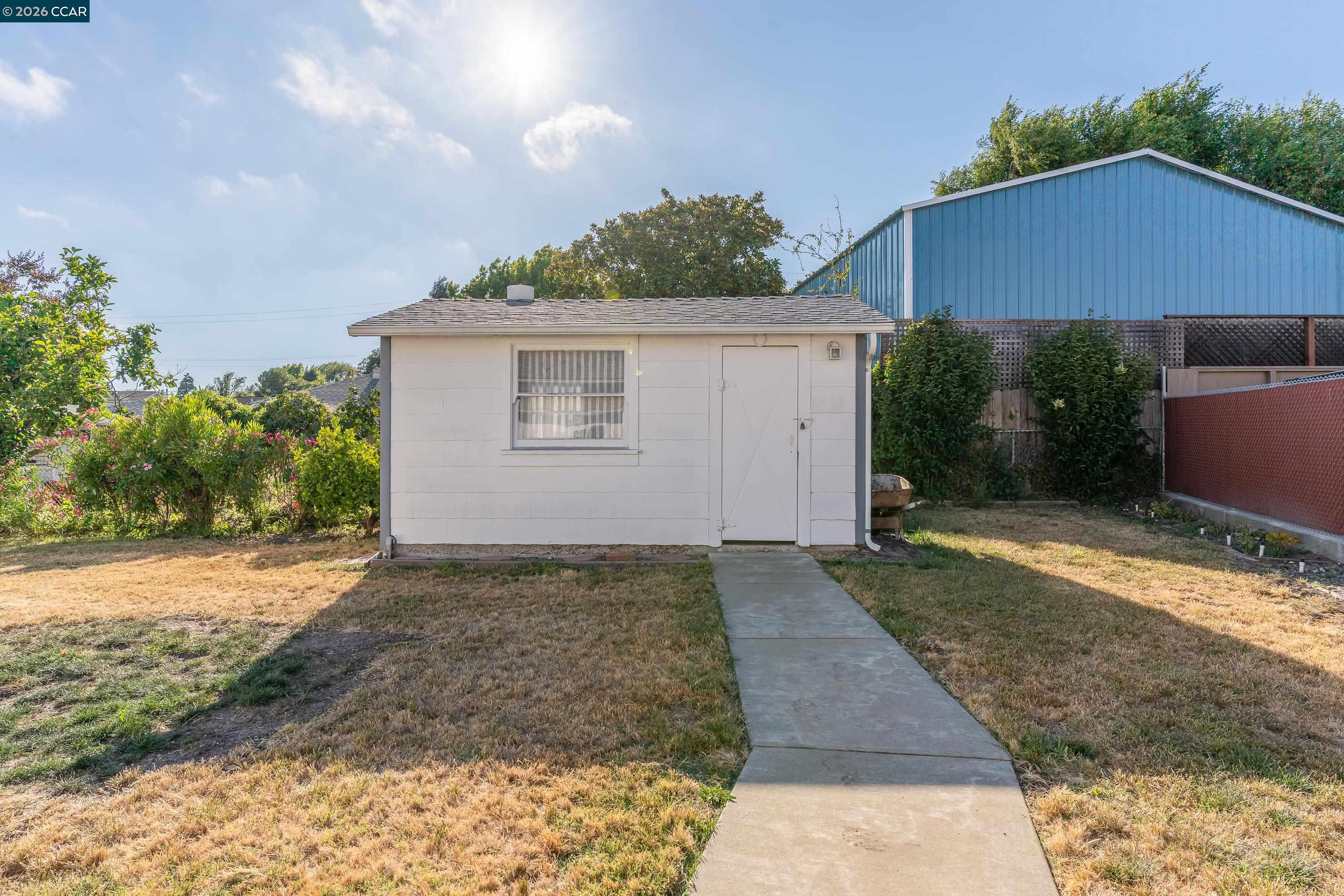831 Fulton Way