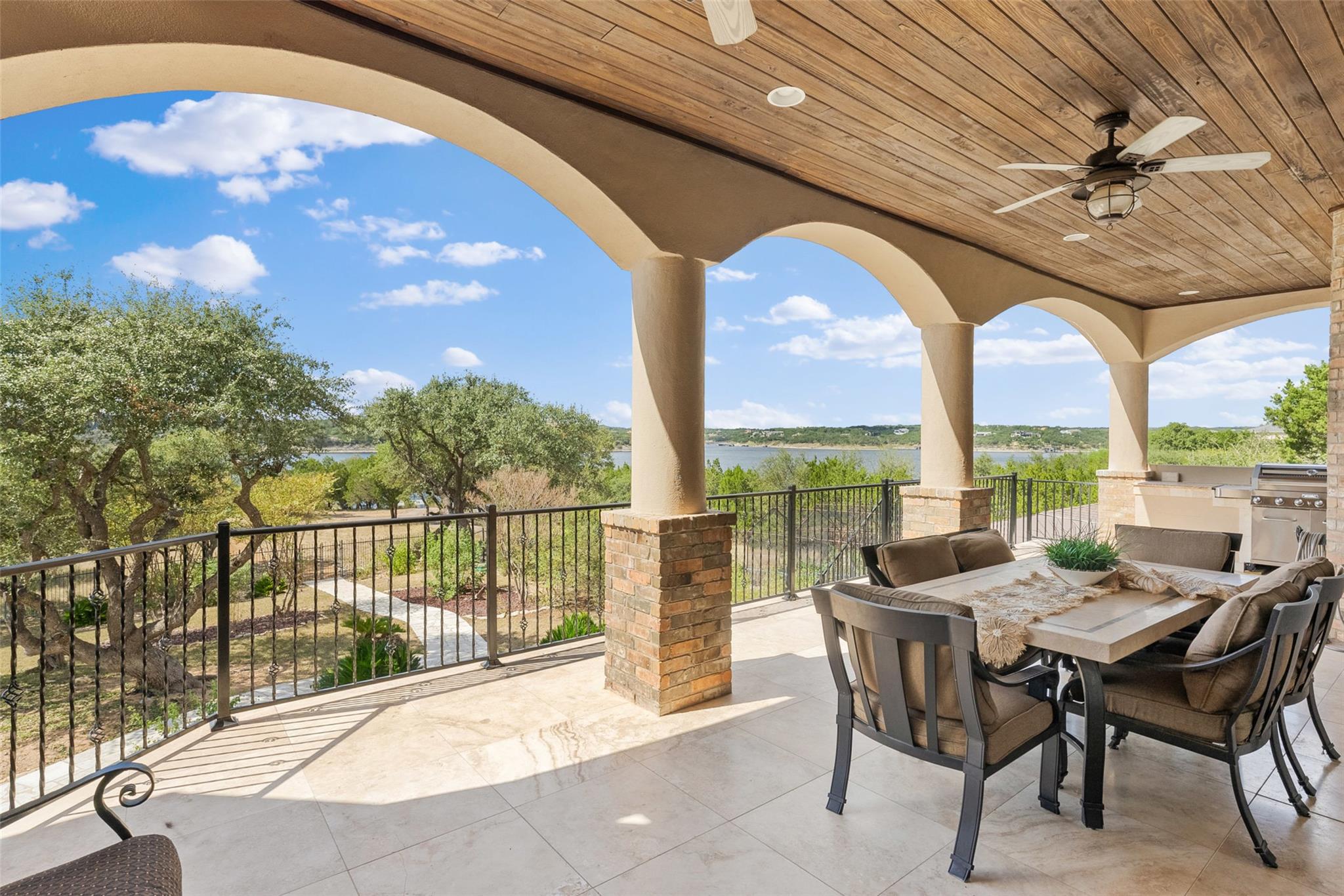 316 Lakefront DR