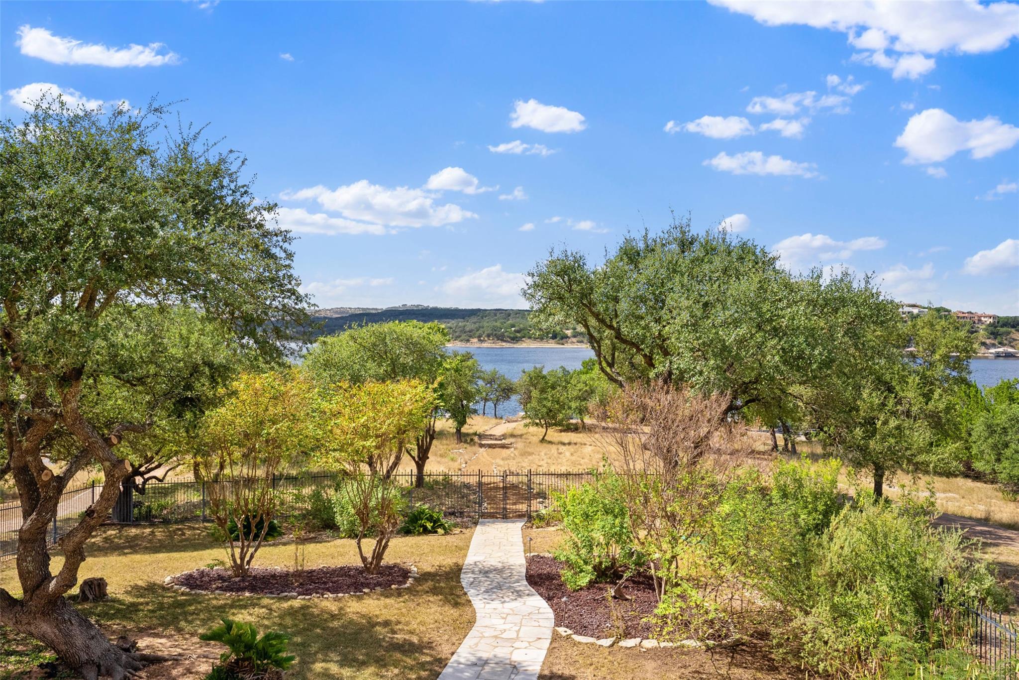 316 Lakefront DR