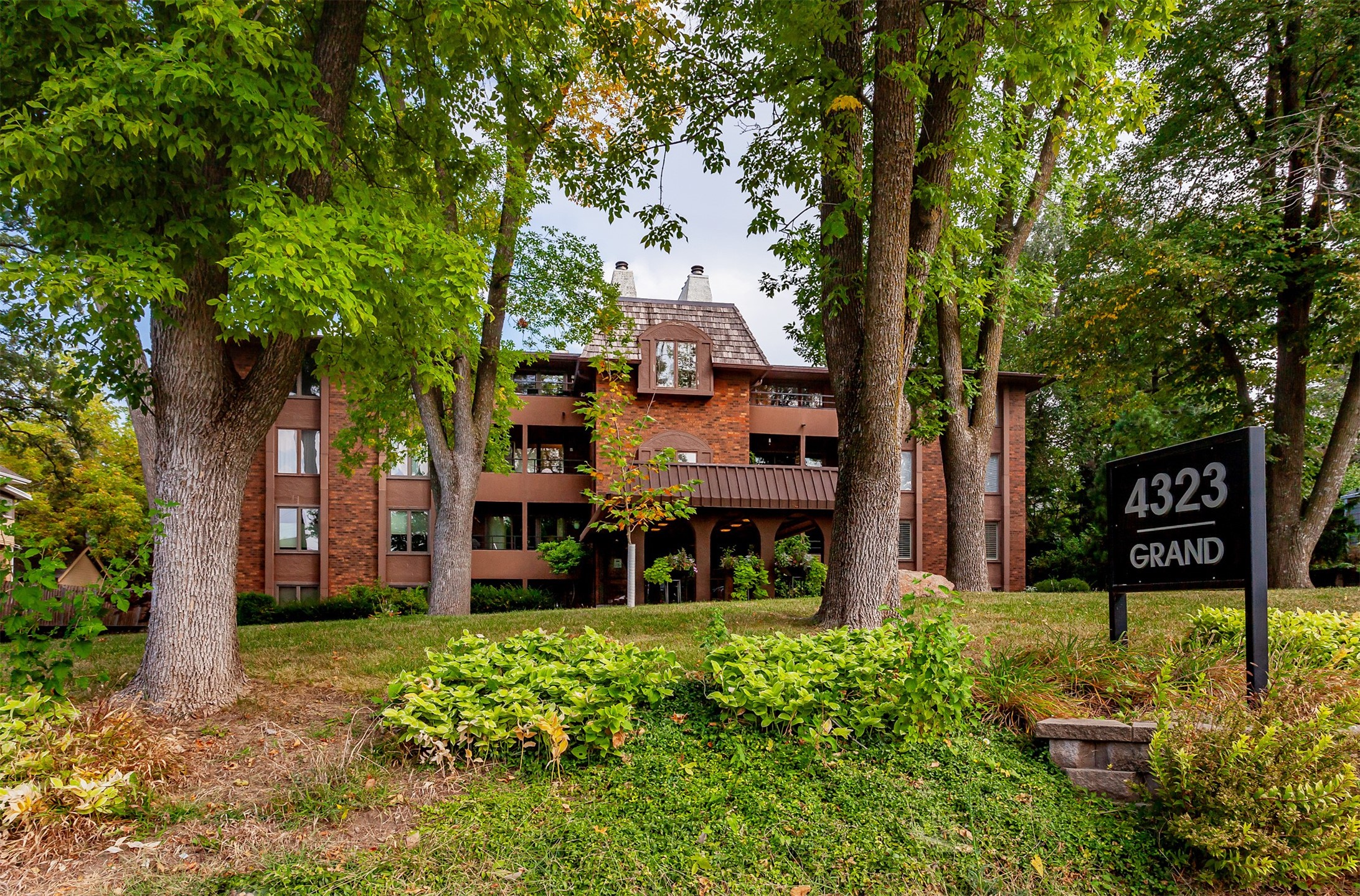 4323 Grand Avenue 216