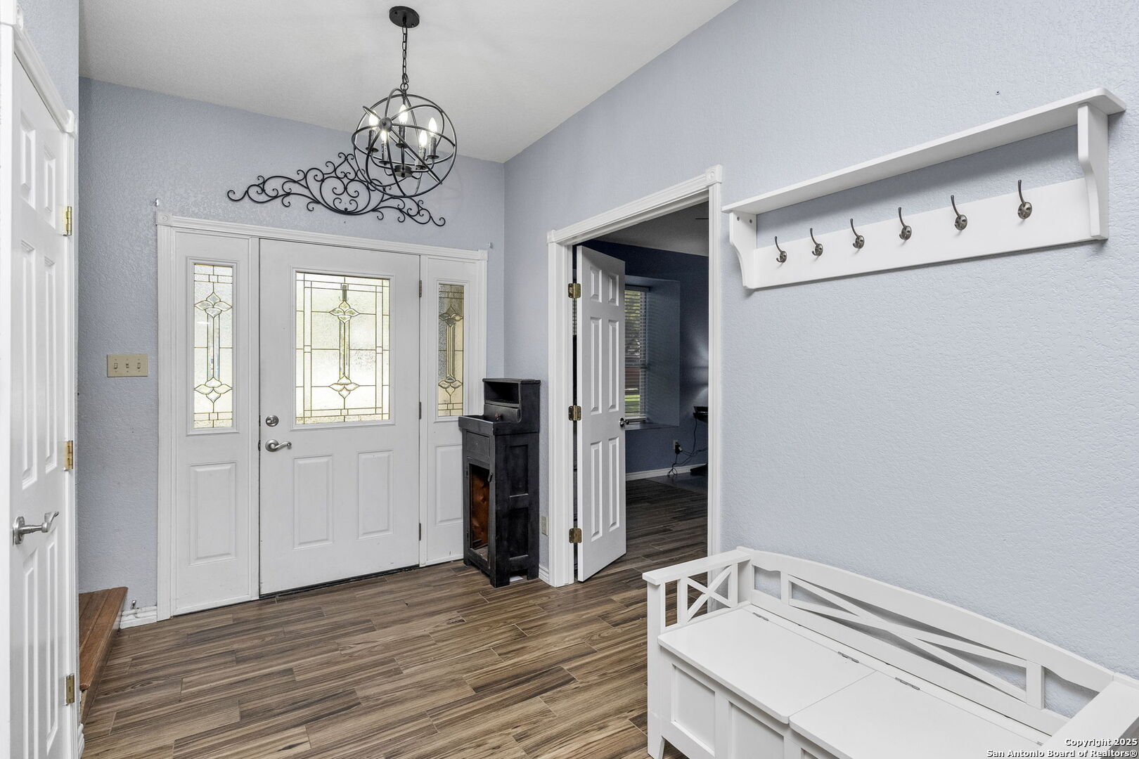 1562 Bonnyview