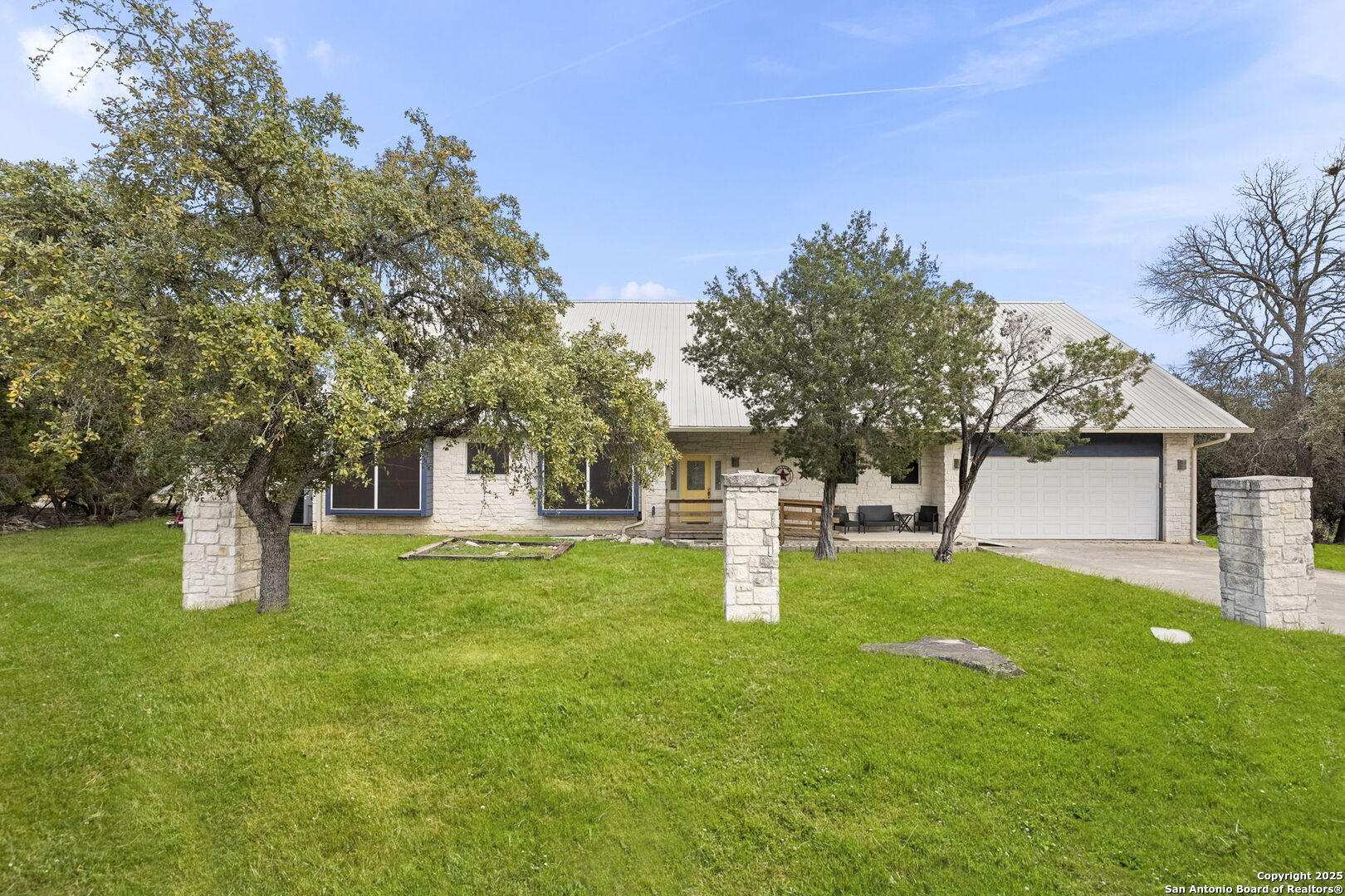 1562 Bonnyview