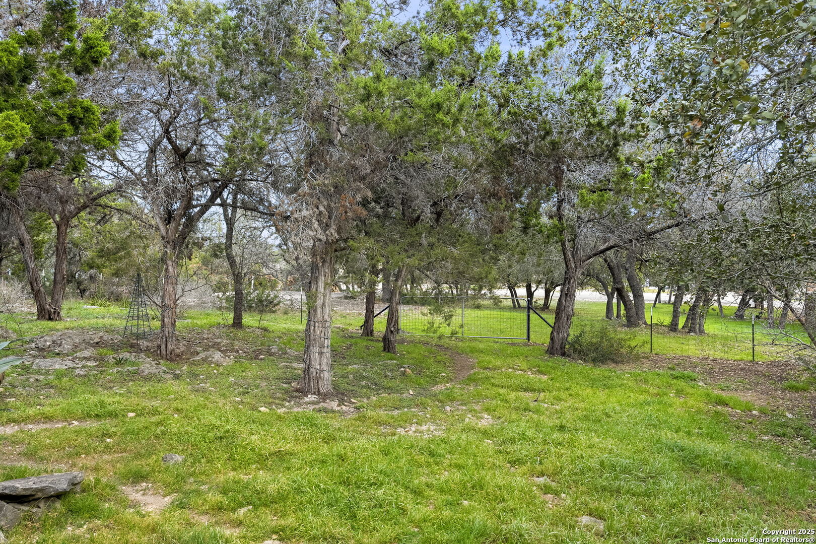 1562 Bonnyview