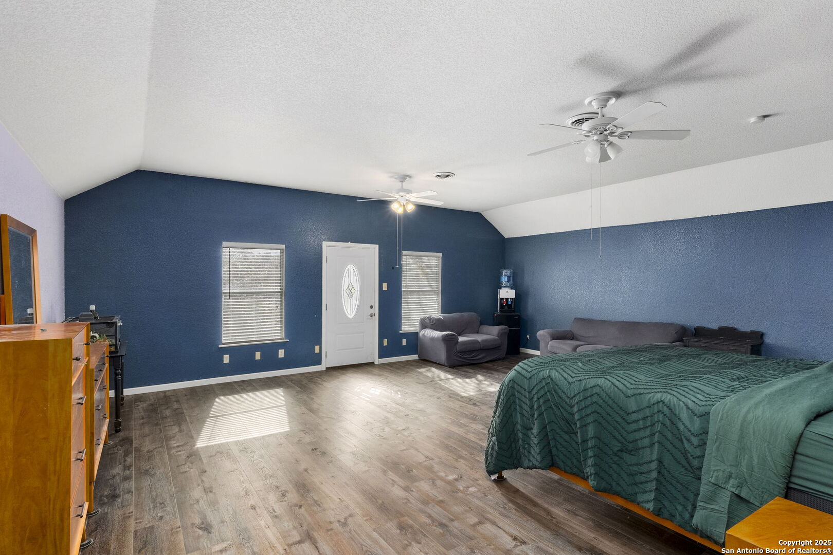 1562 Bonnyview