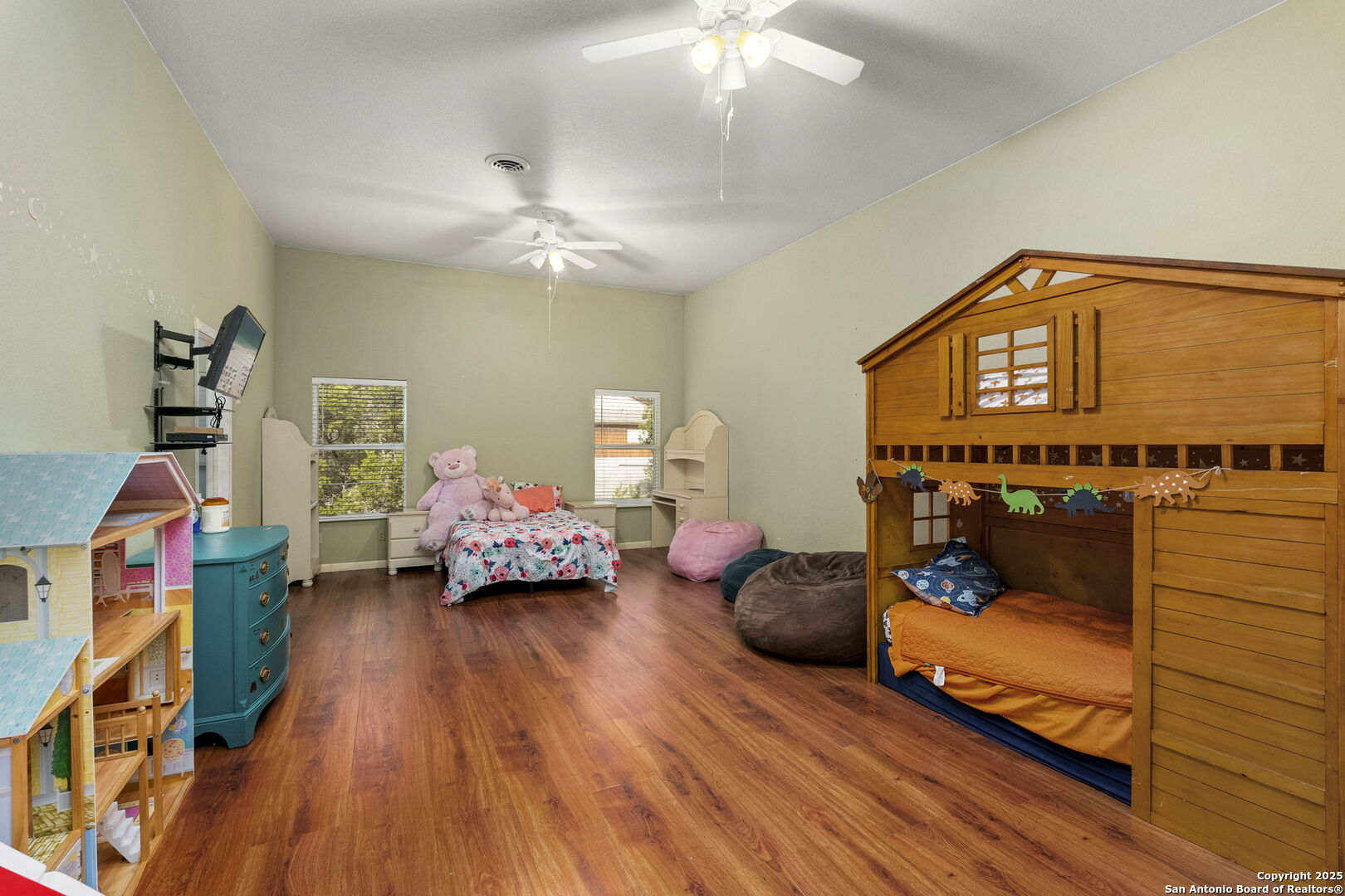 1562 Bonnyview