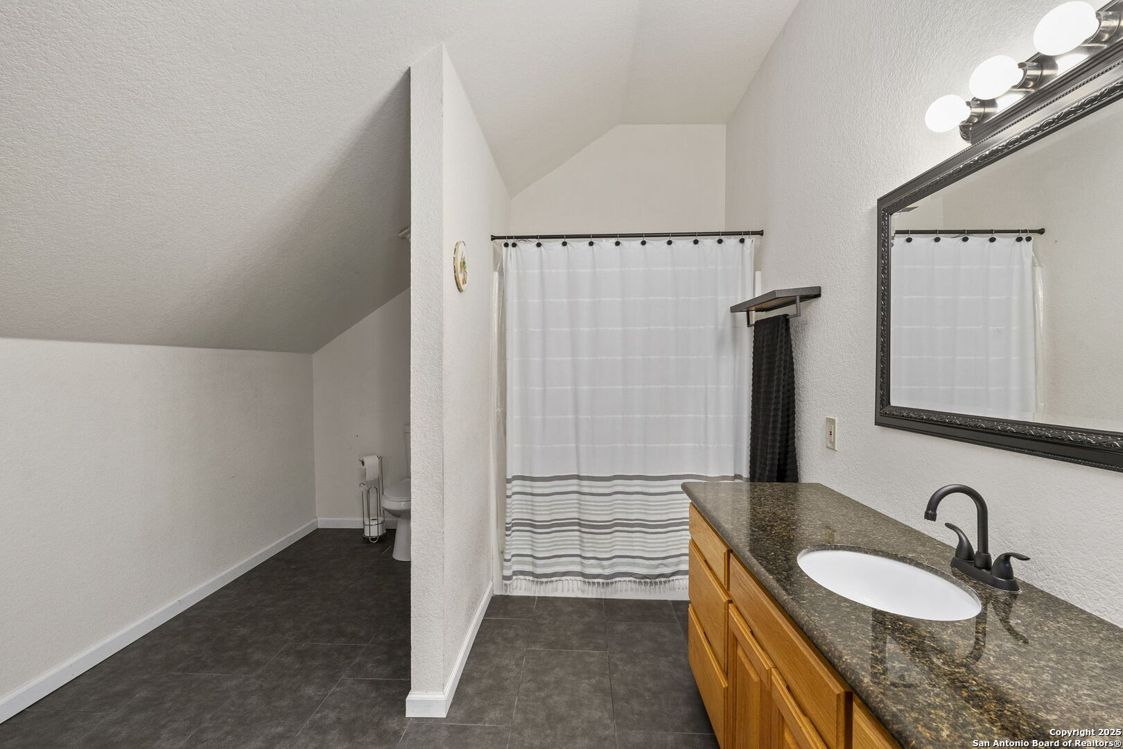 1562 Bonnyview