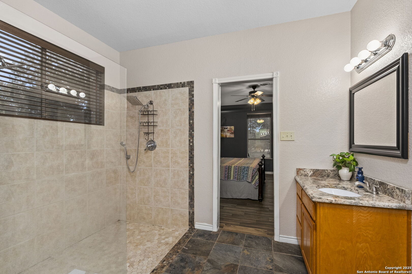 1562 Bonnyview