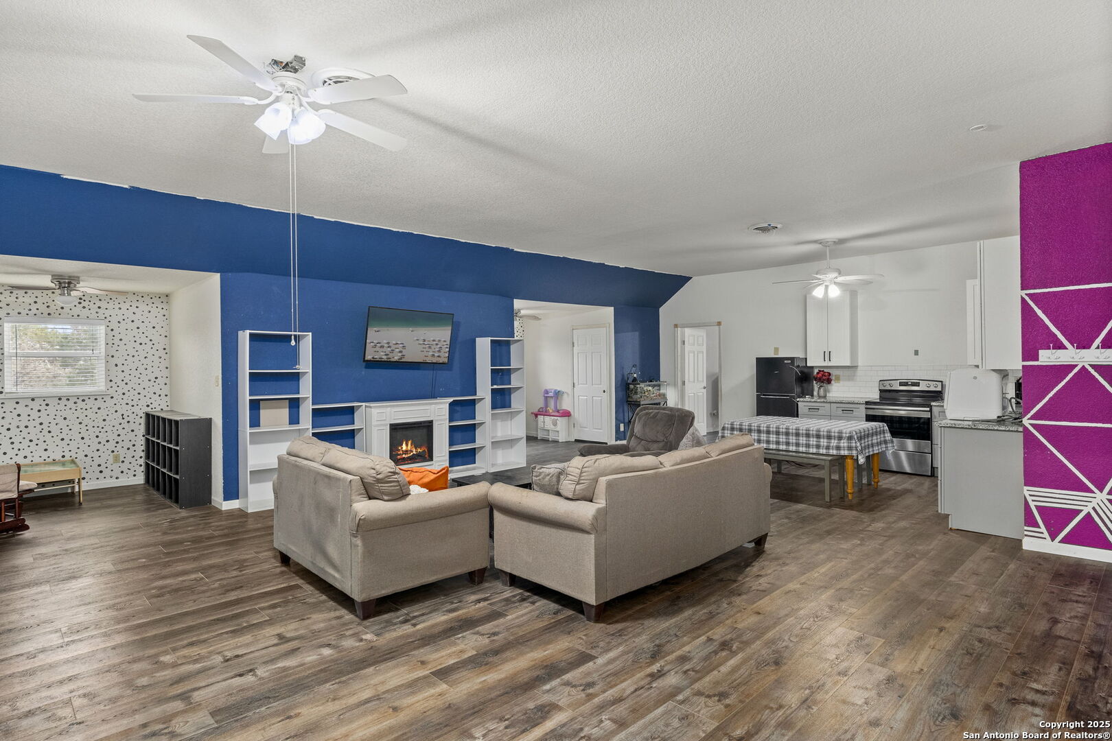 1562 Bonnyview