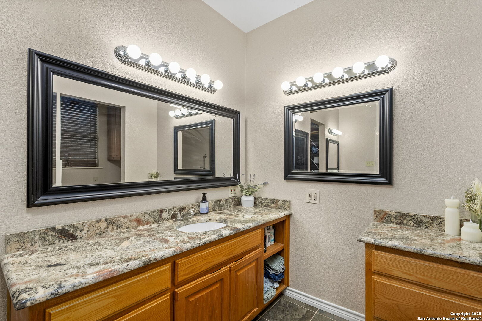 1562 Bonnyview