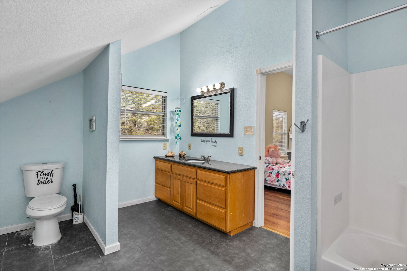 1562 Bonnyview
