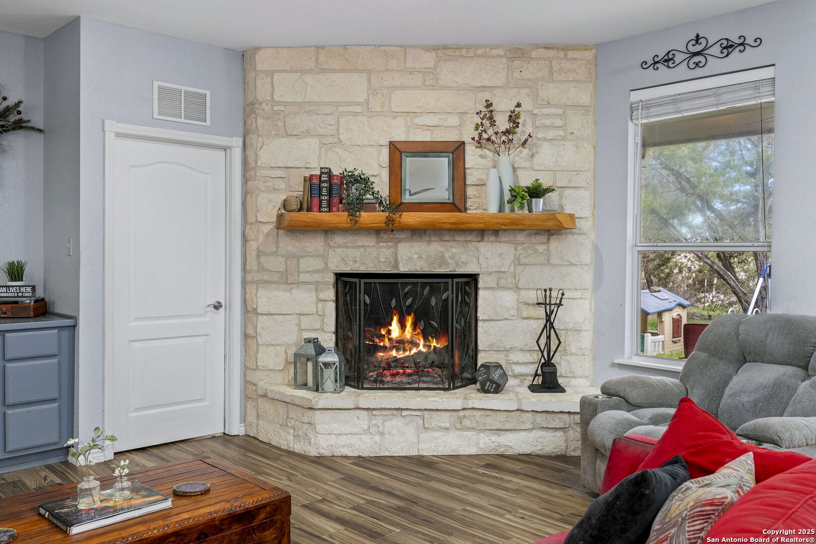 1562 Bonnyview