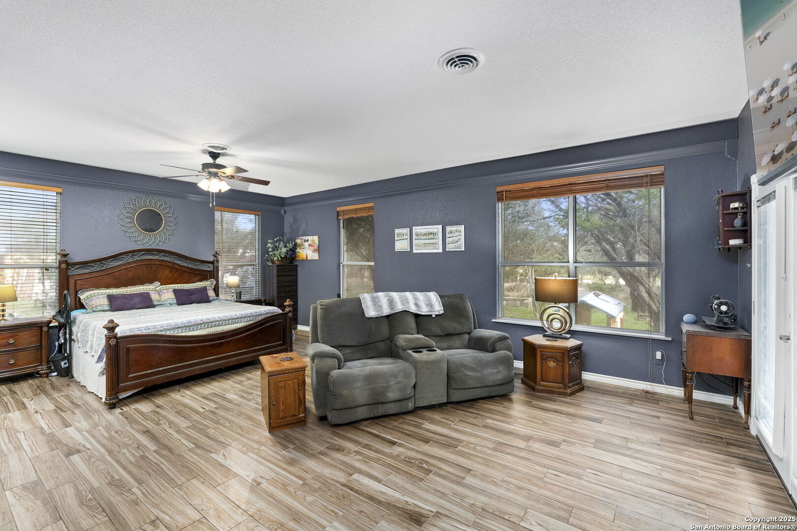 1562 Bonnyview