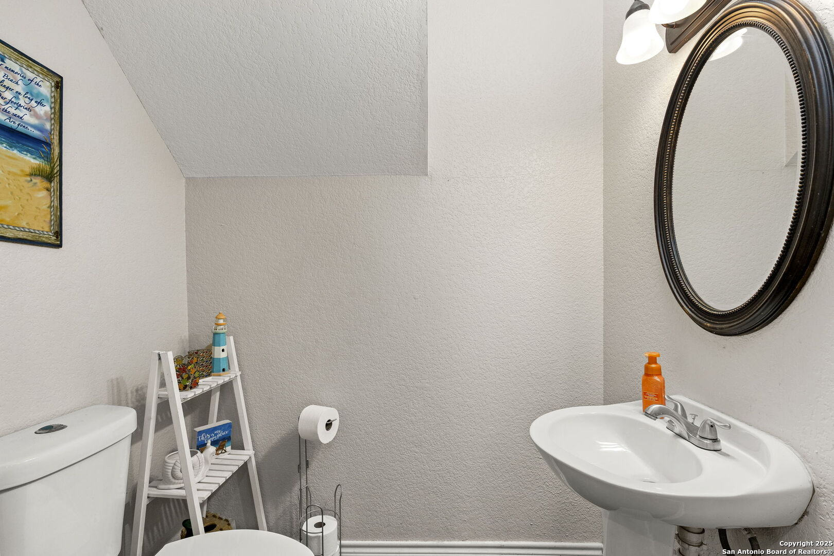 1562 Bonnyview