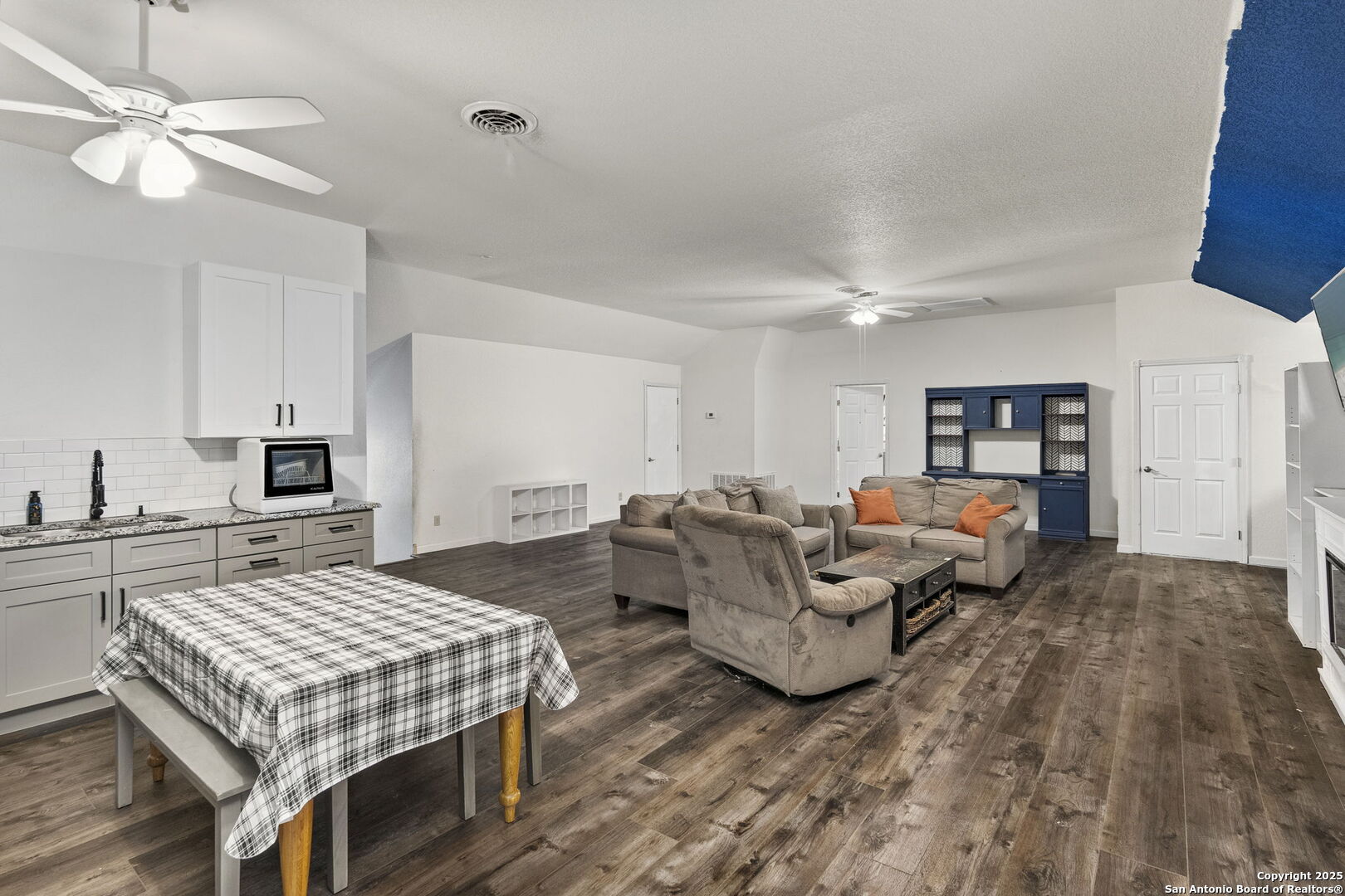 1562 Bonnyview