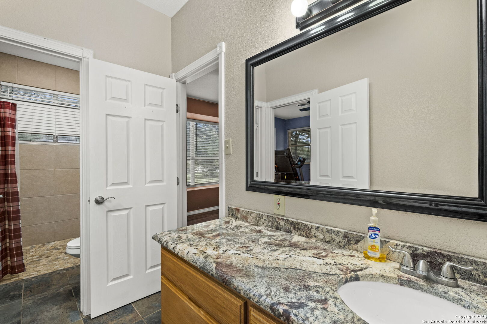 1562 Bonnyview