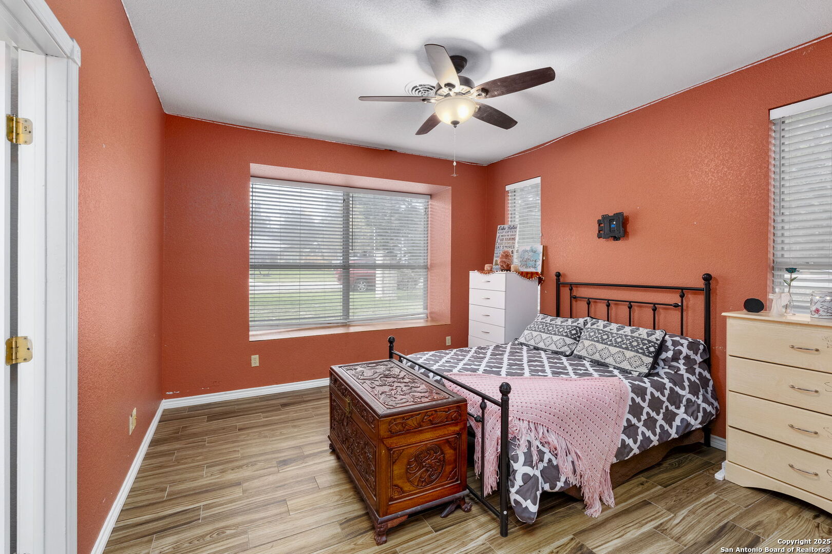 1562 Bonnyview