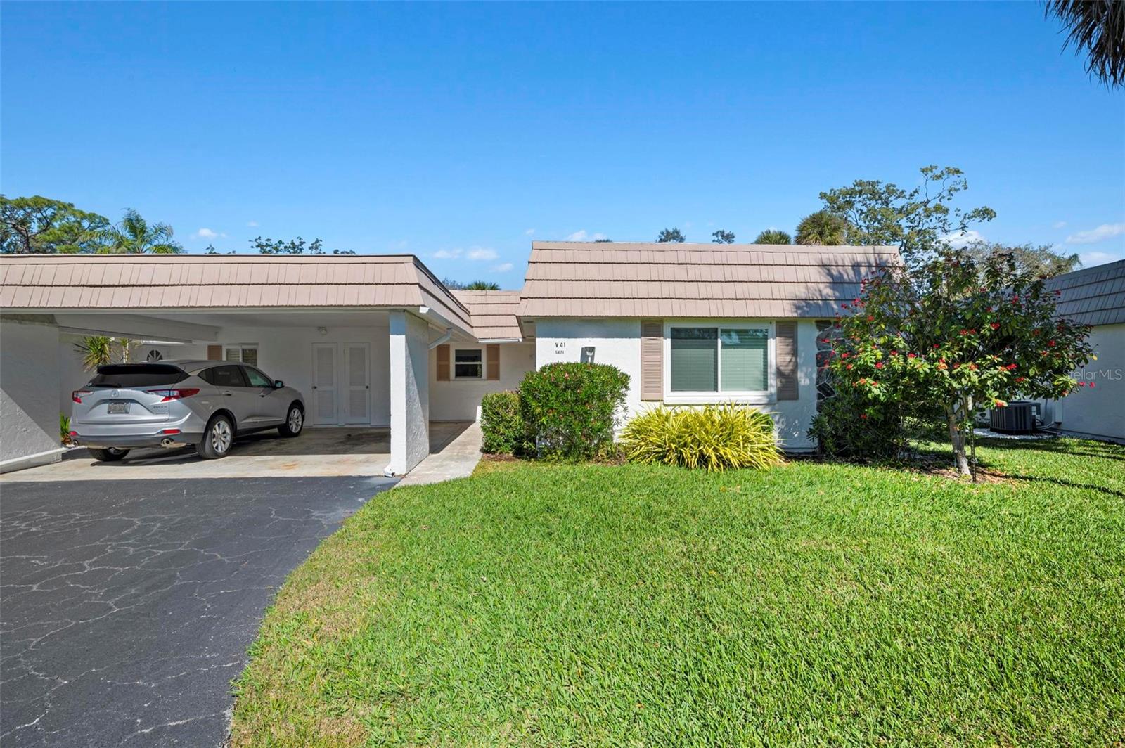 5471 RIVERBLUFF CIR #V-41