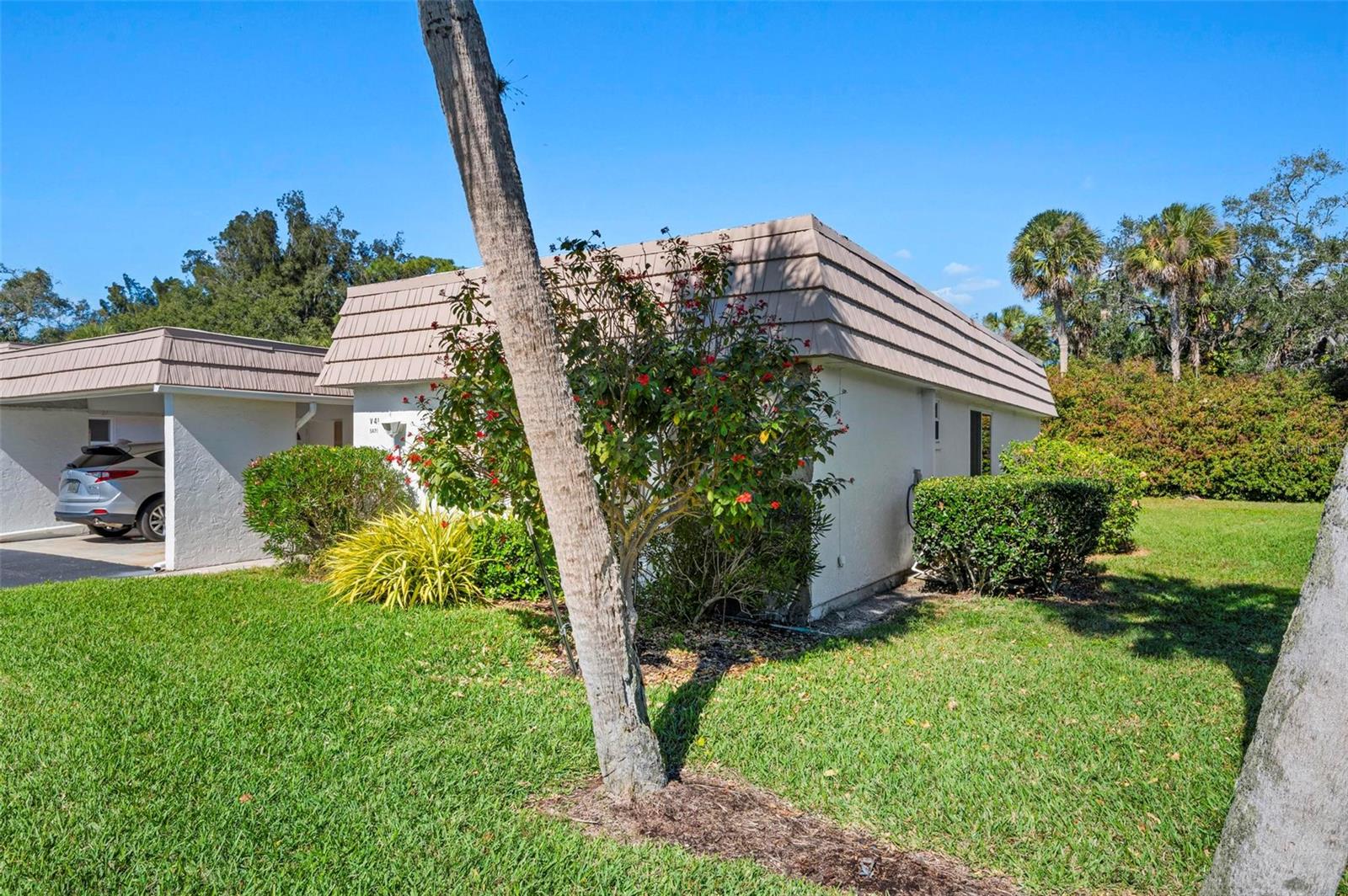 5471 RIVERBLUFF CIR #V-41