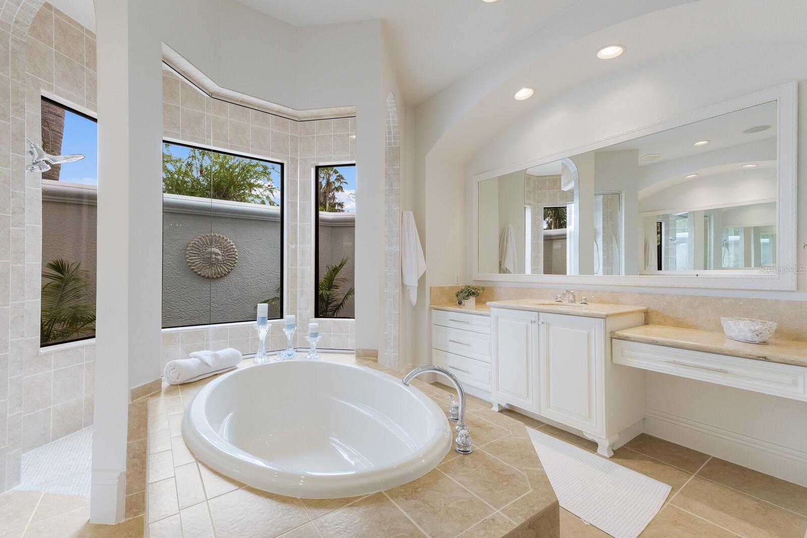 7210 DESERT RIDGE GLN