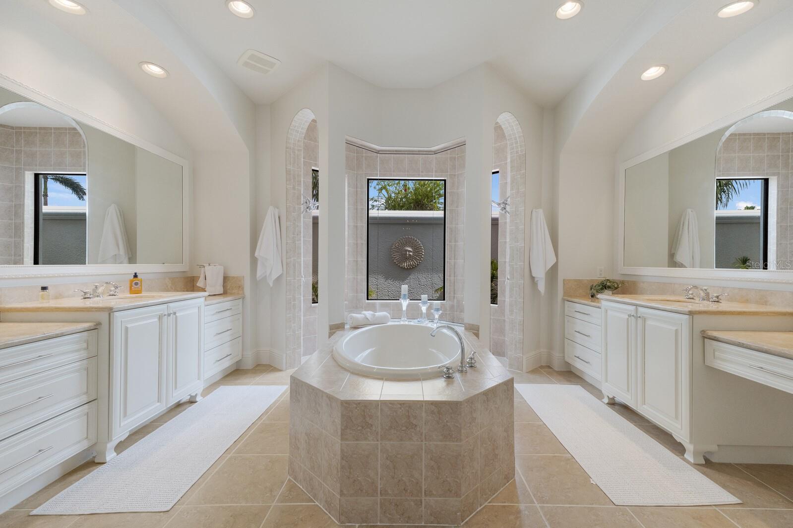 7210 DESERT RIDGE GLN