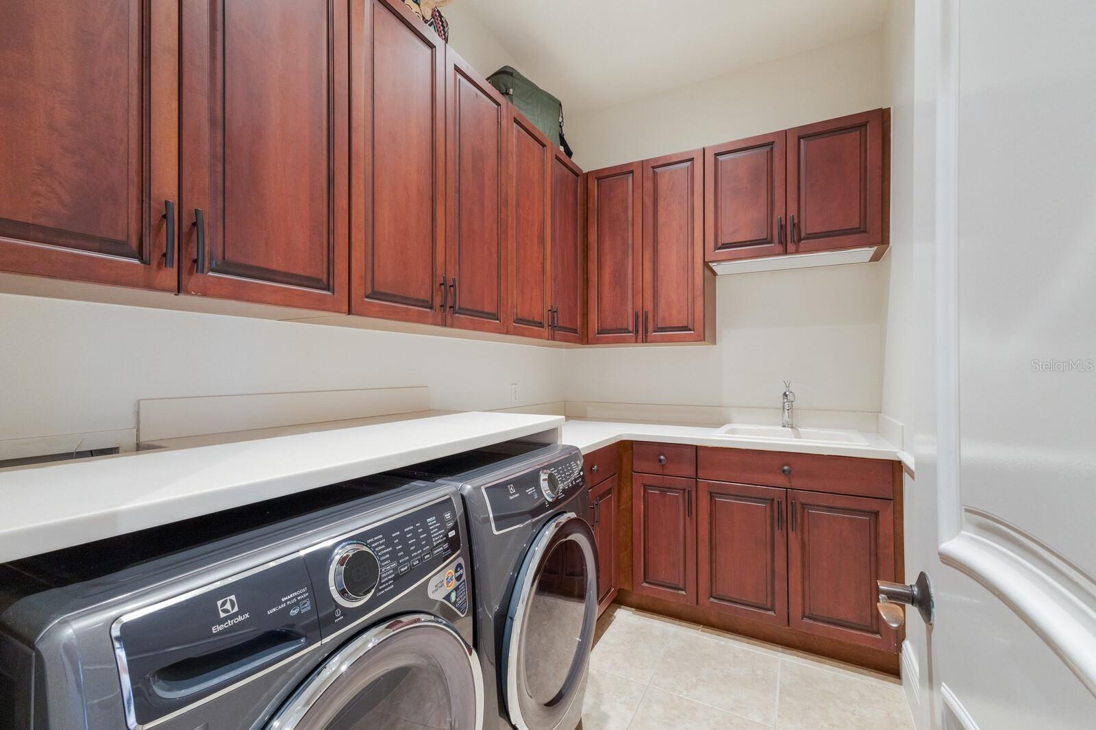 7210 DESERT RIDGE GLN