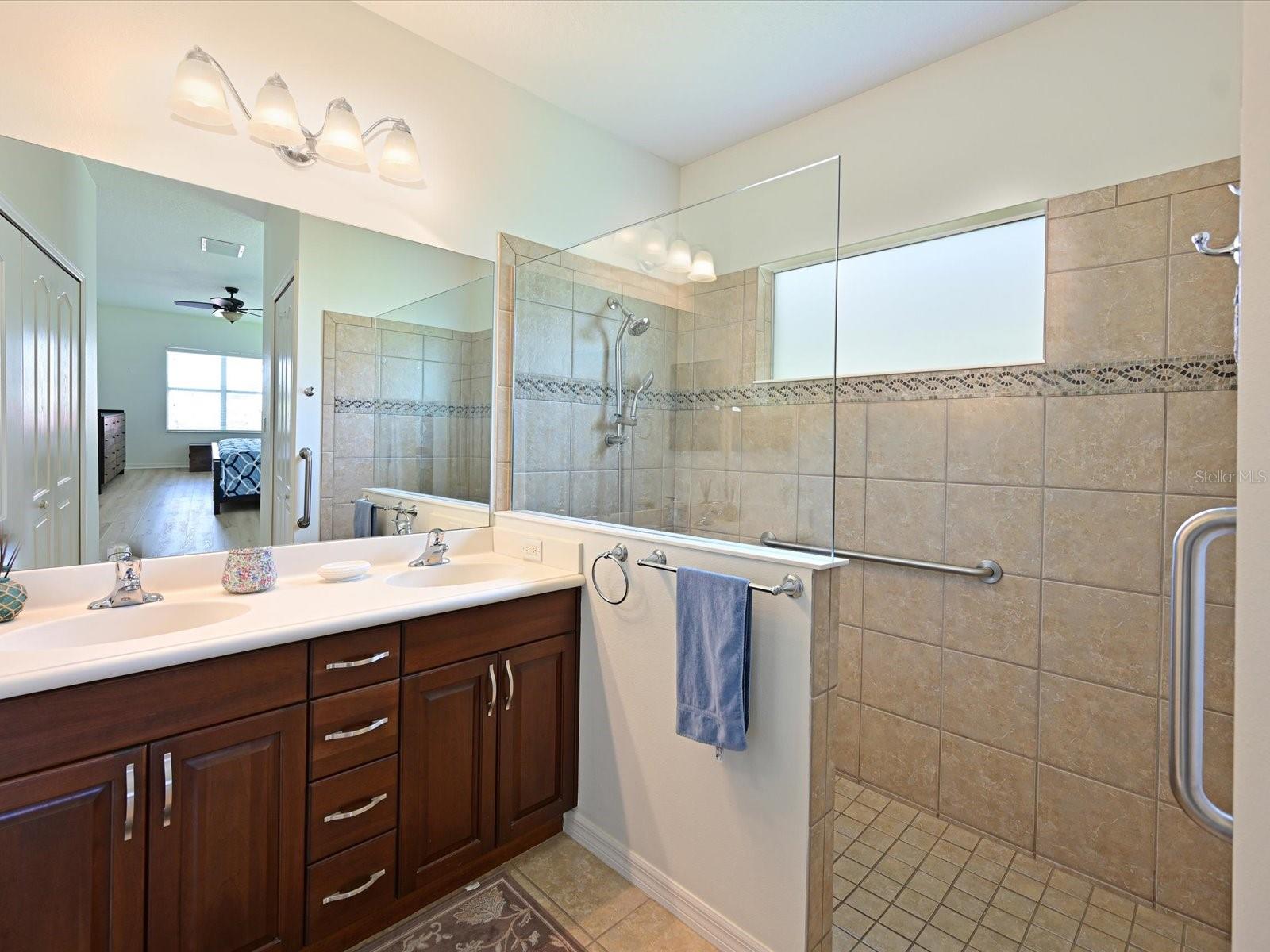 11907 FOREST PARK CIR