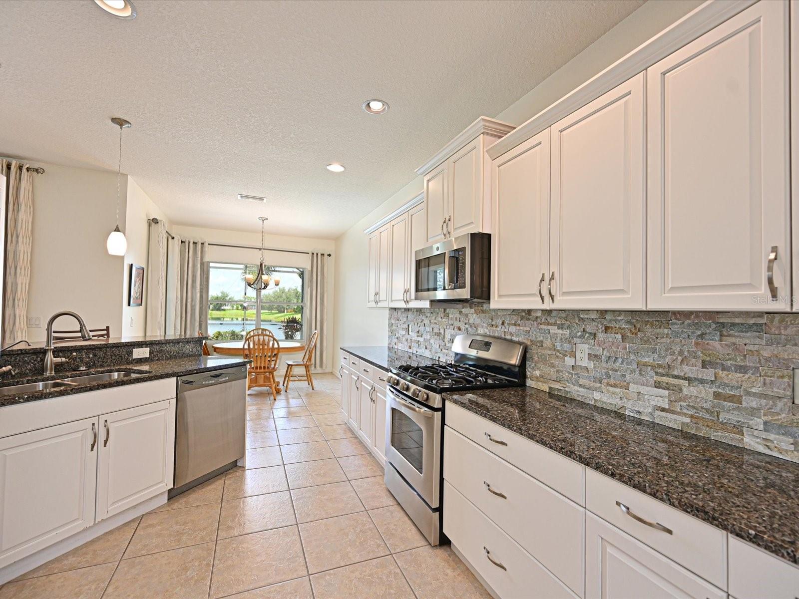 11907 FOREST PARK CIR