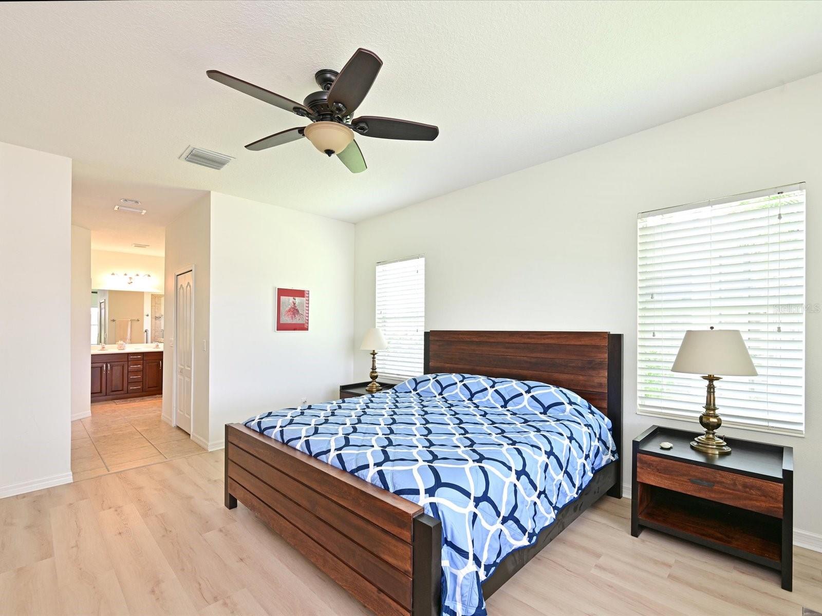 11907 FOREST PARK CIR