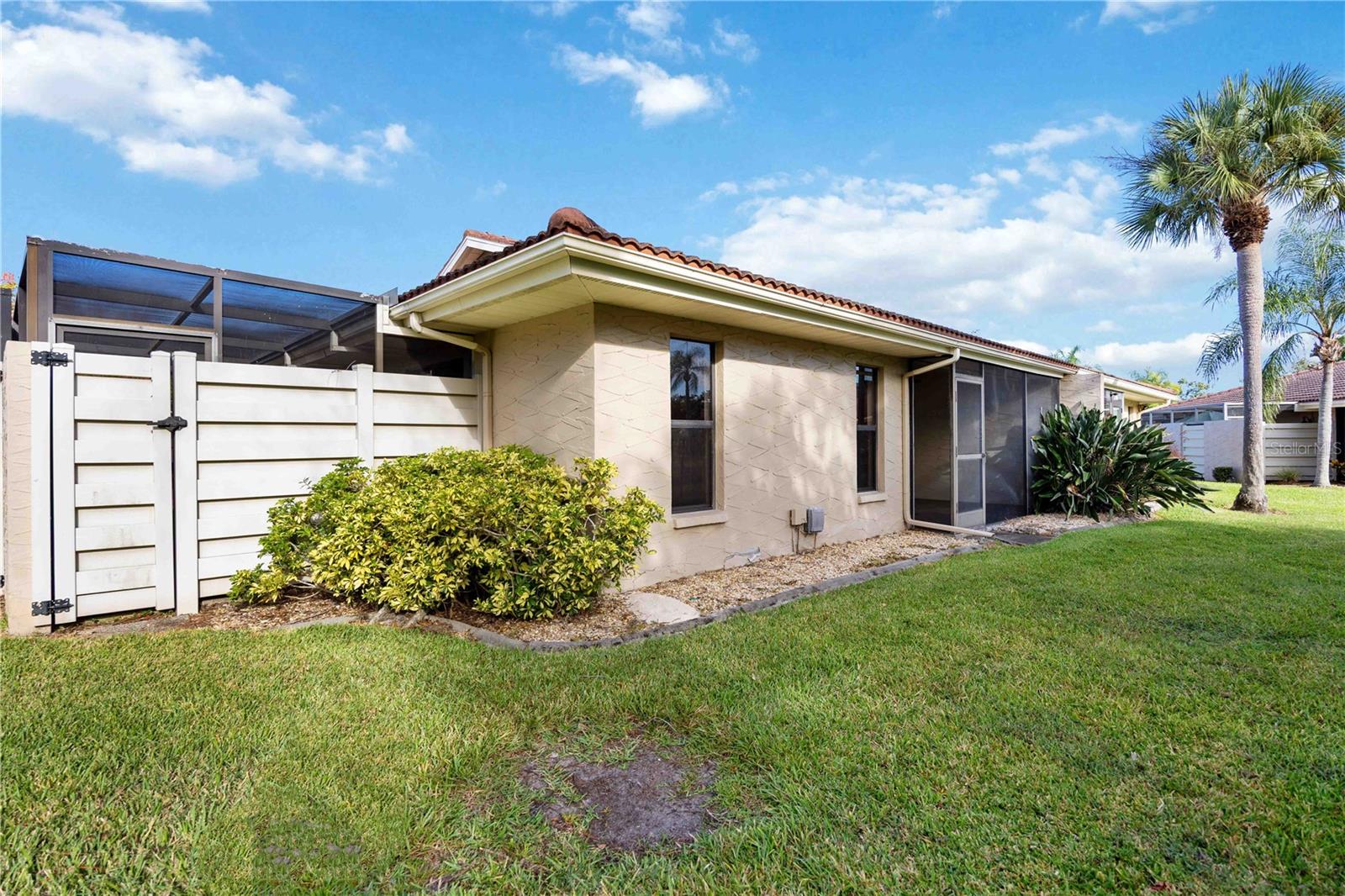 4581 LAKECREST PL #22